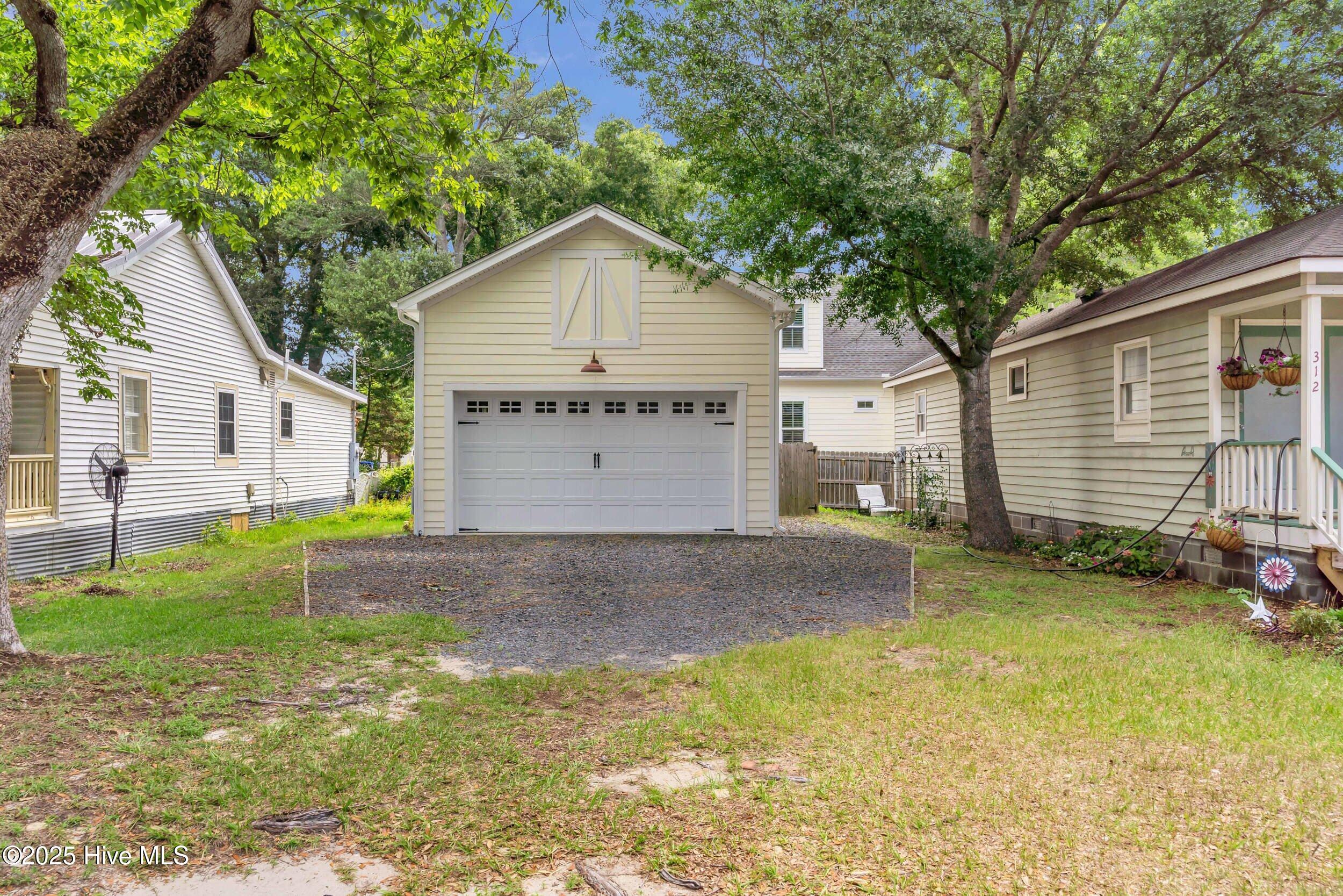 311 College Street Property Photo 40