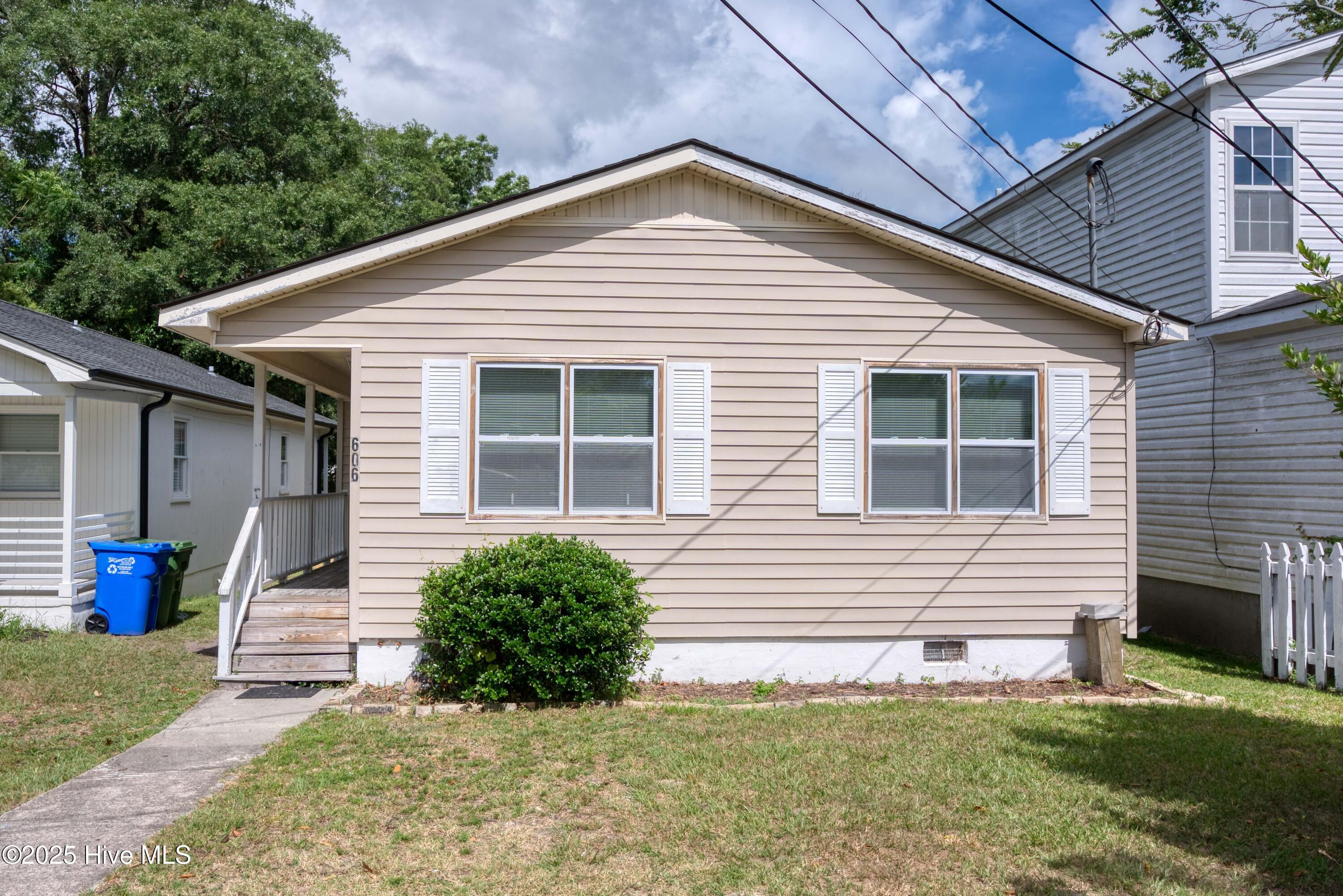 606 Anderson Street Property Photo 1