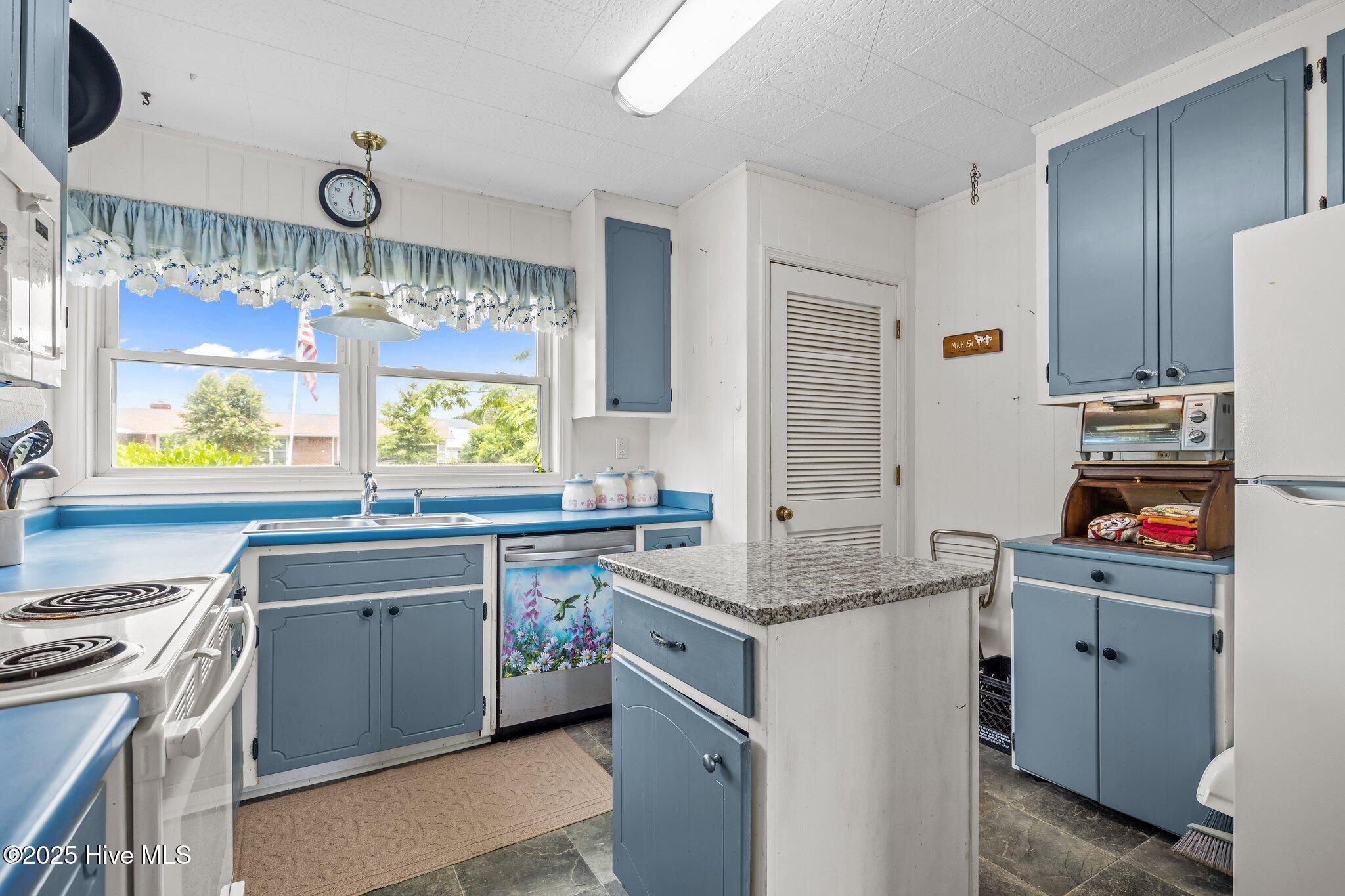 208 Fairview Drive Property Photo 16