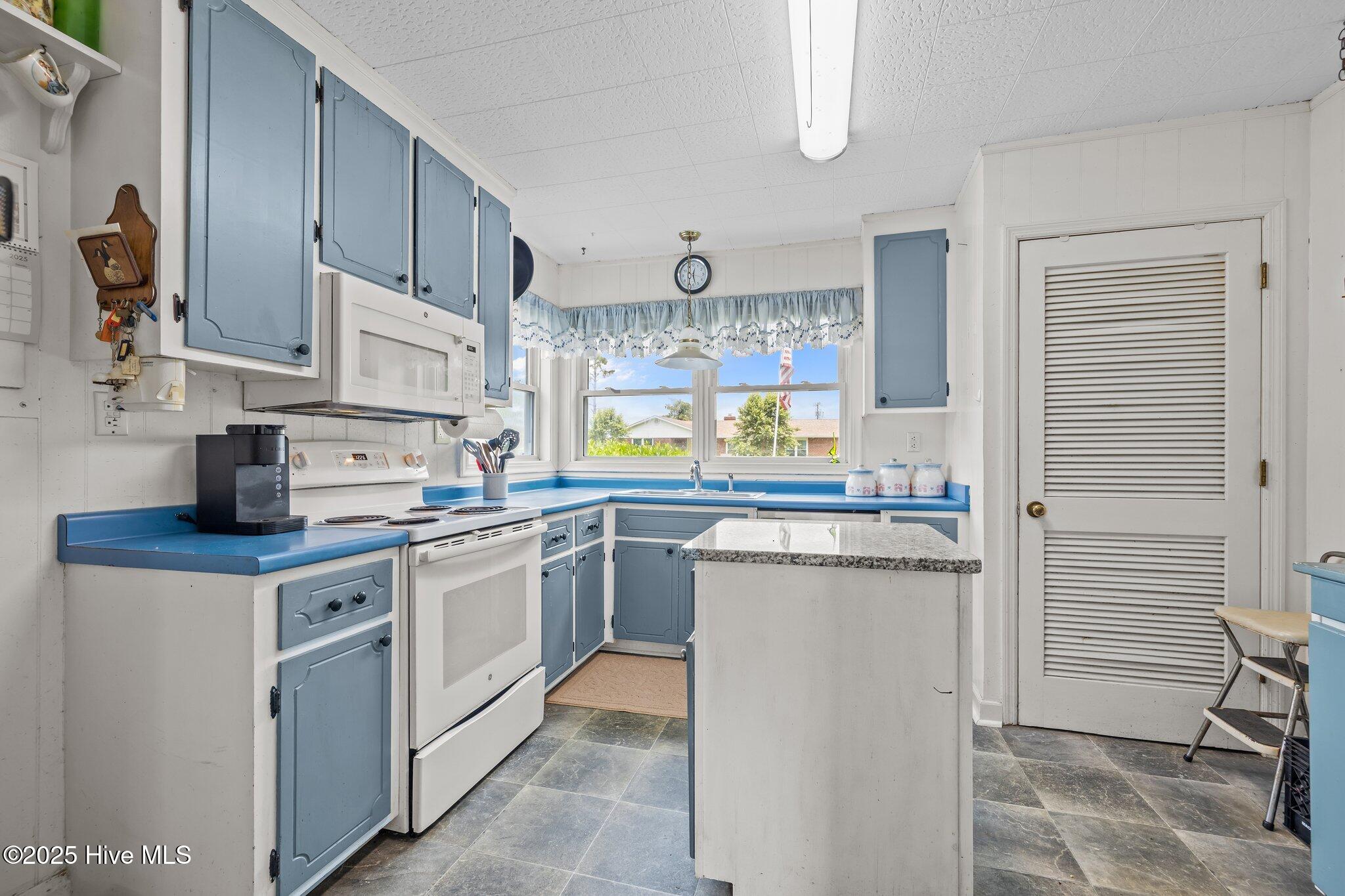 208 Fairview Drive Property Photo 17
