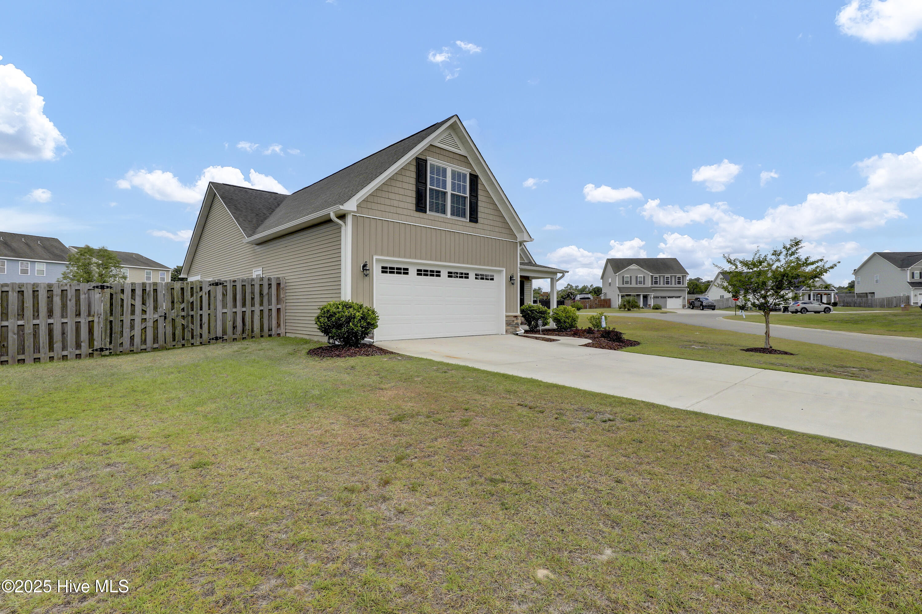 32 Maxwell Drive Property Photo 2