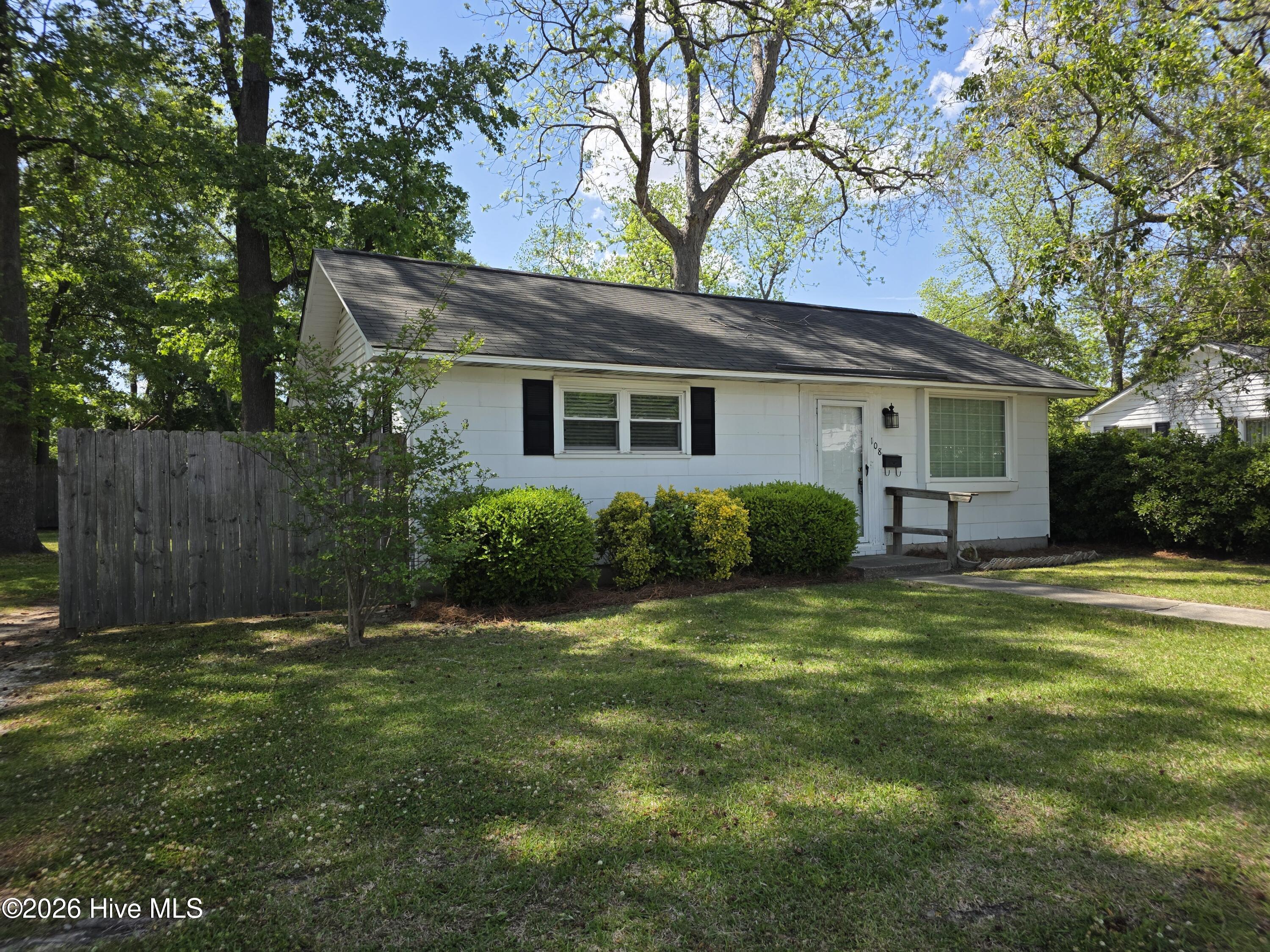 108 S Lee Street Property Photo 1