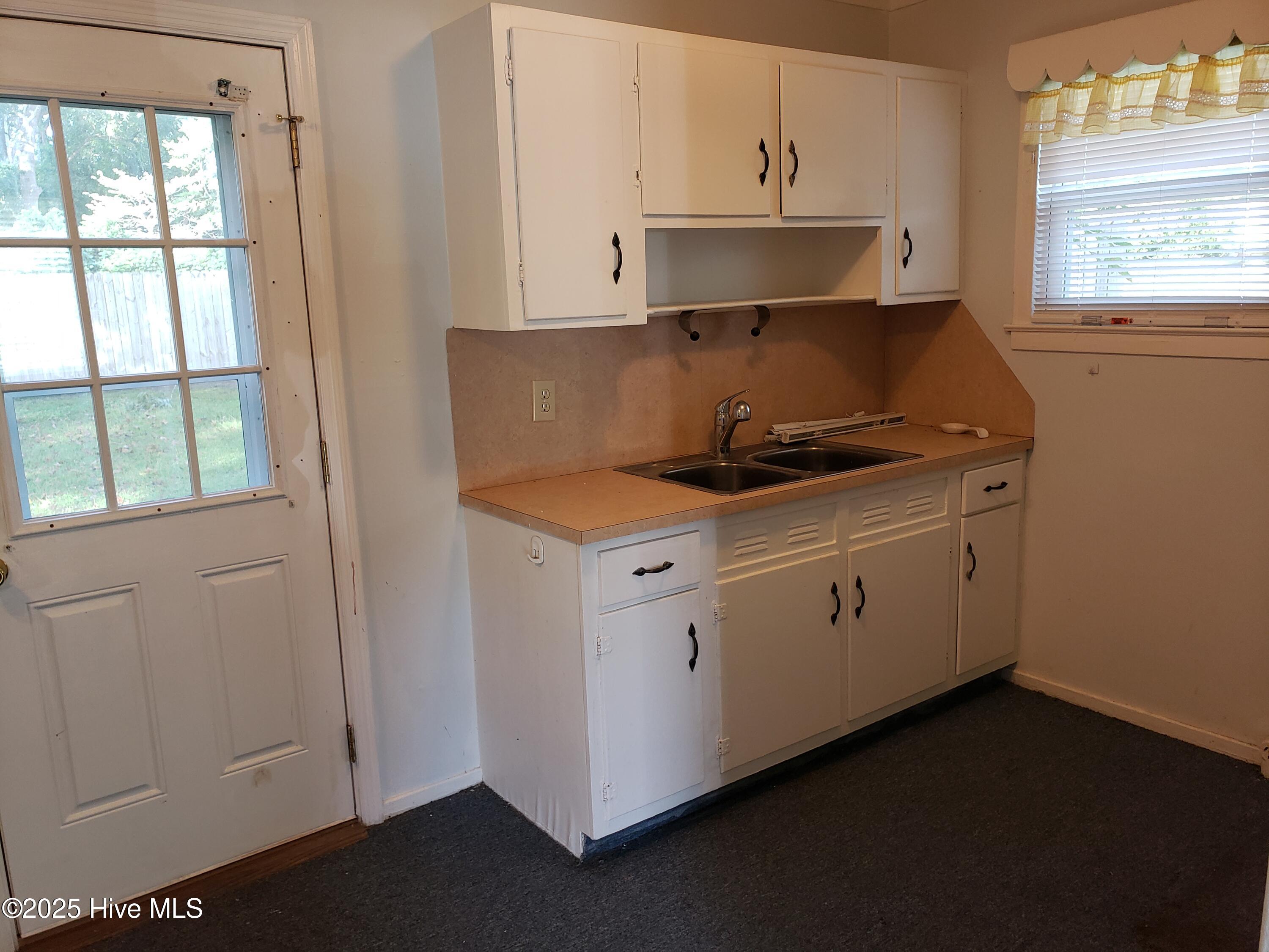 108 S Lee Street Property Photo 7