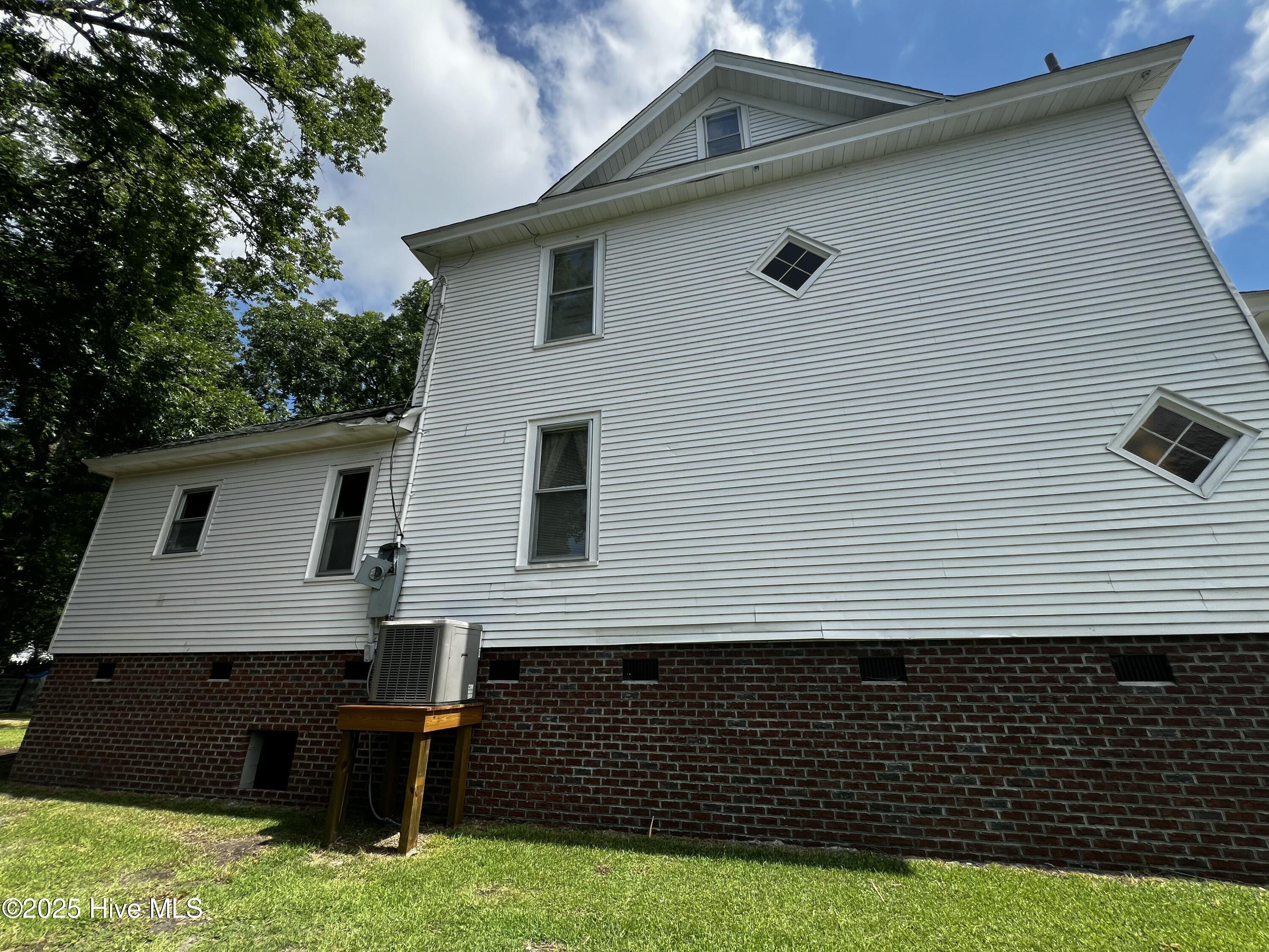 357 Tooley Street Property Photo 22
