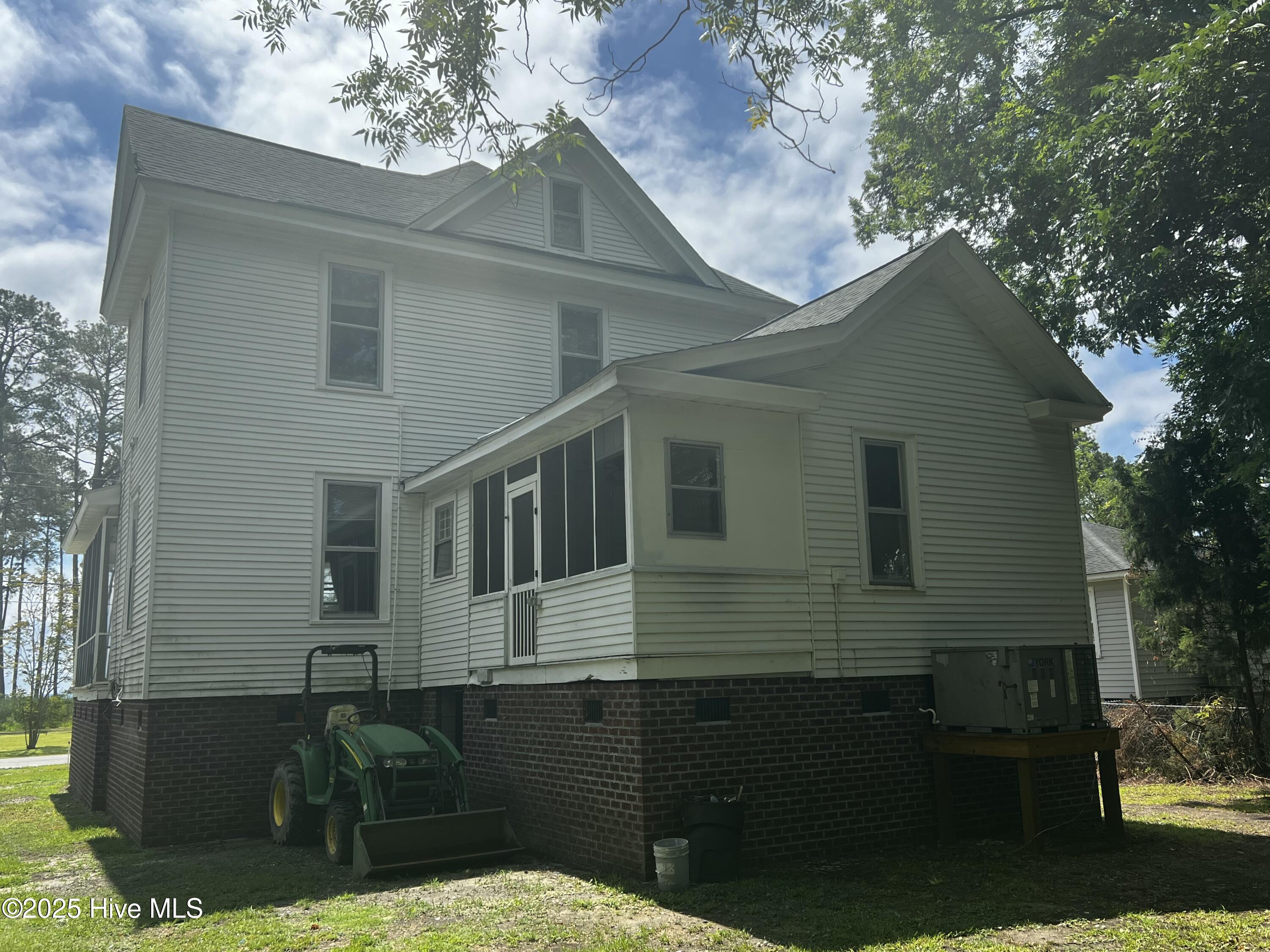 357 Tooley Street Property Photo 23