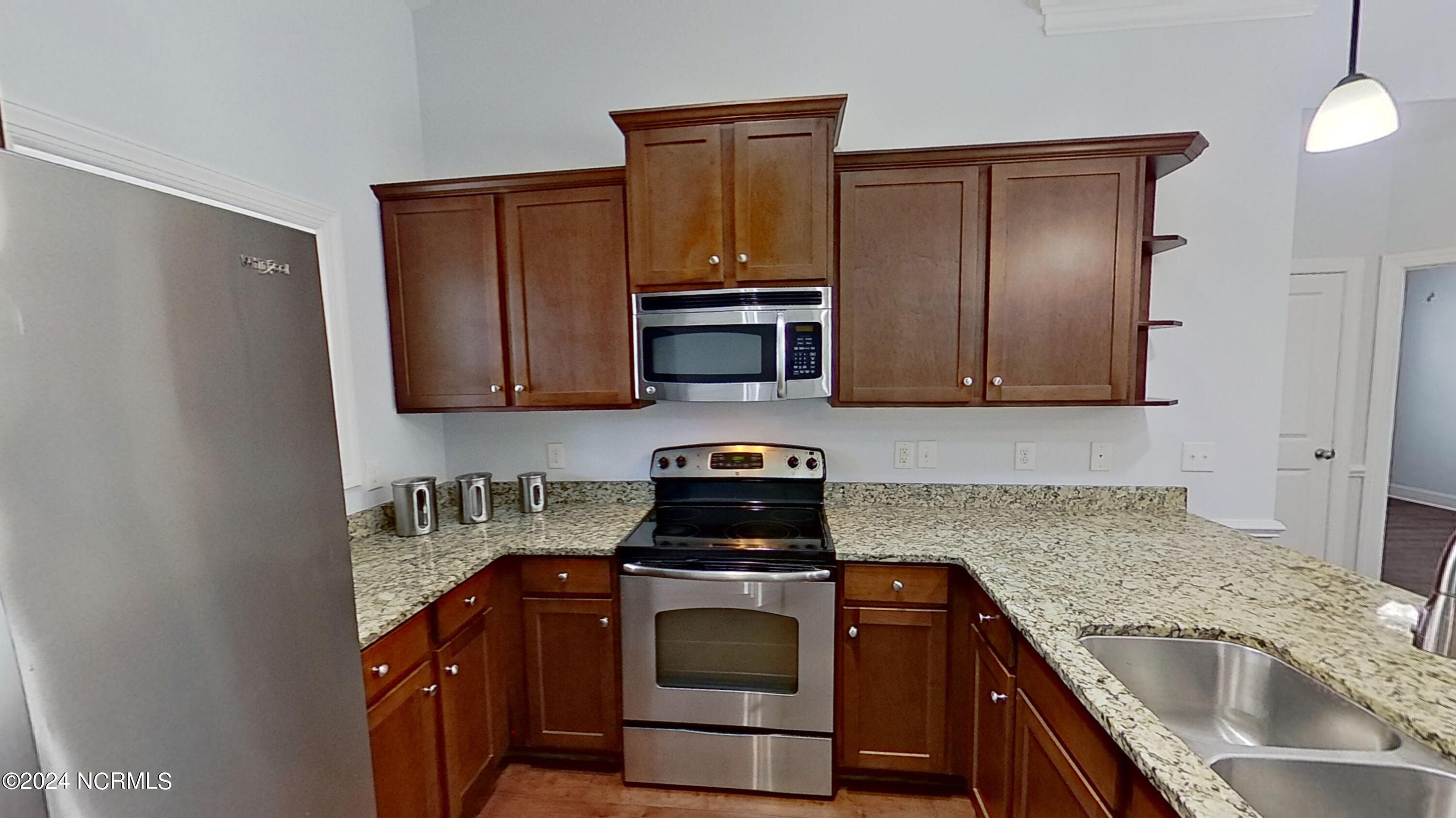 1043 Tideline Drive Property Photo 4