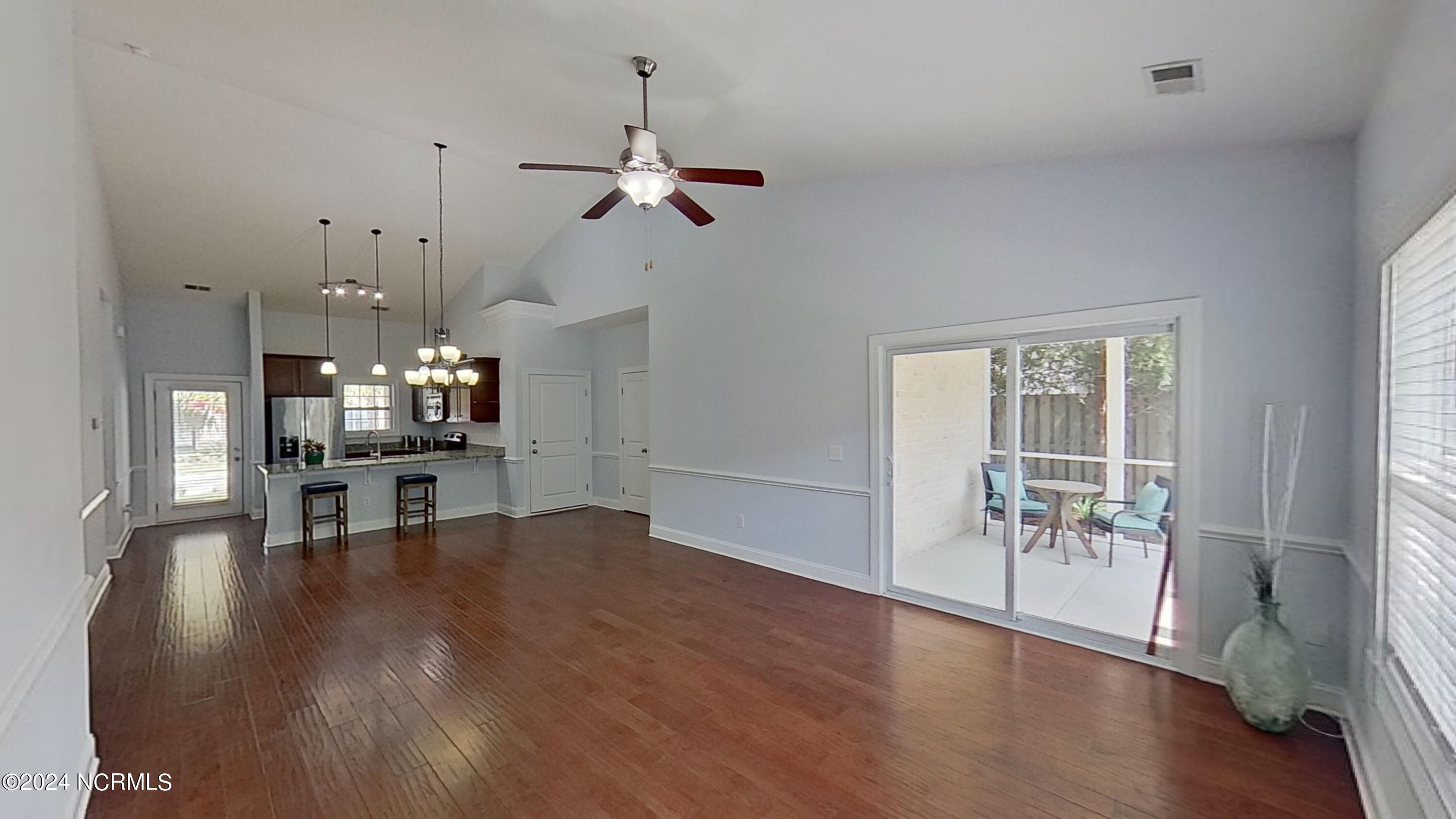 1043 Tideline Drive Property Photo 10