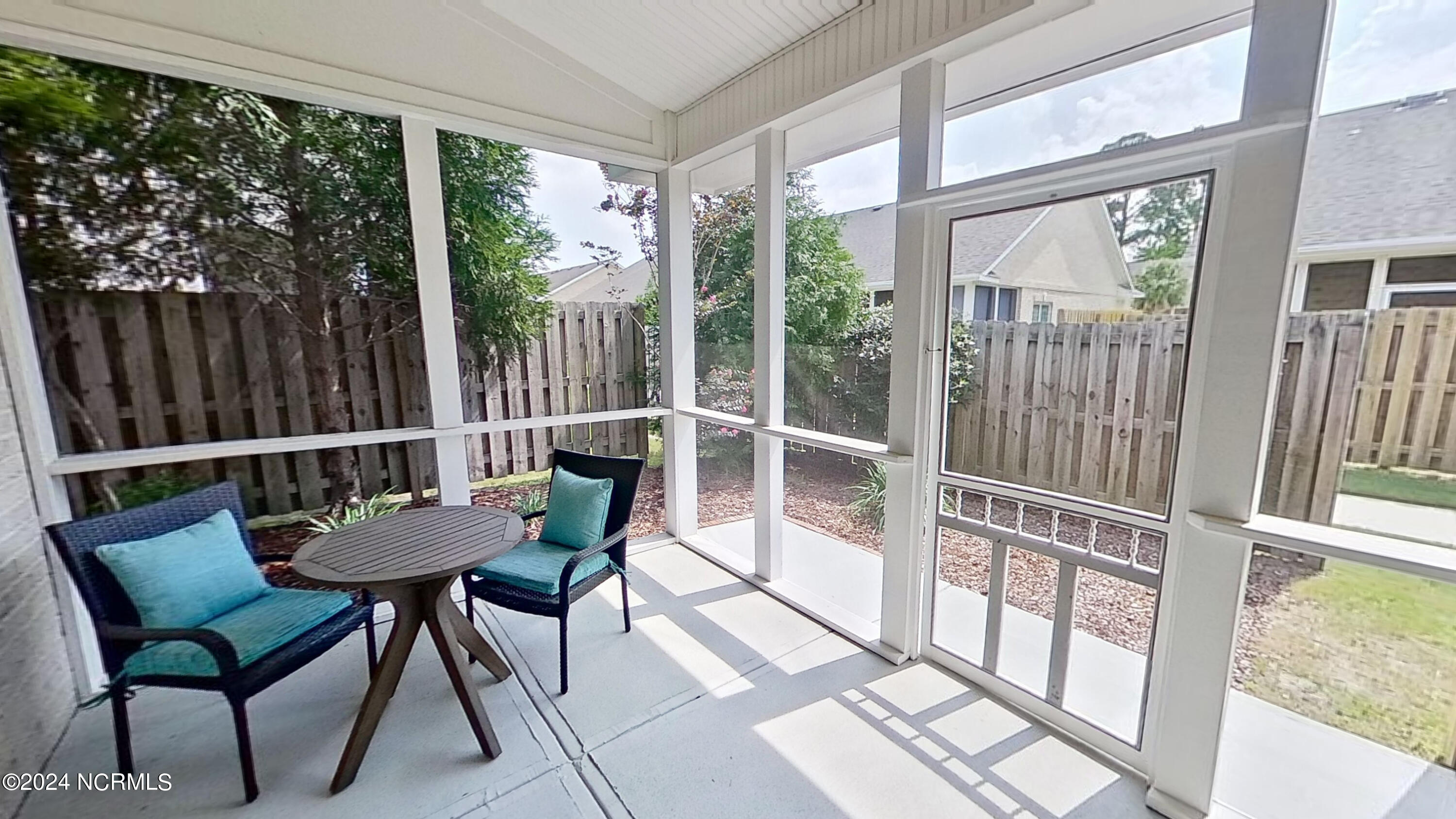 1043 Tideline Drive Property Photo 11