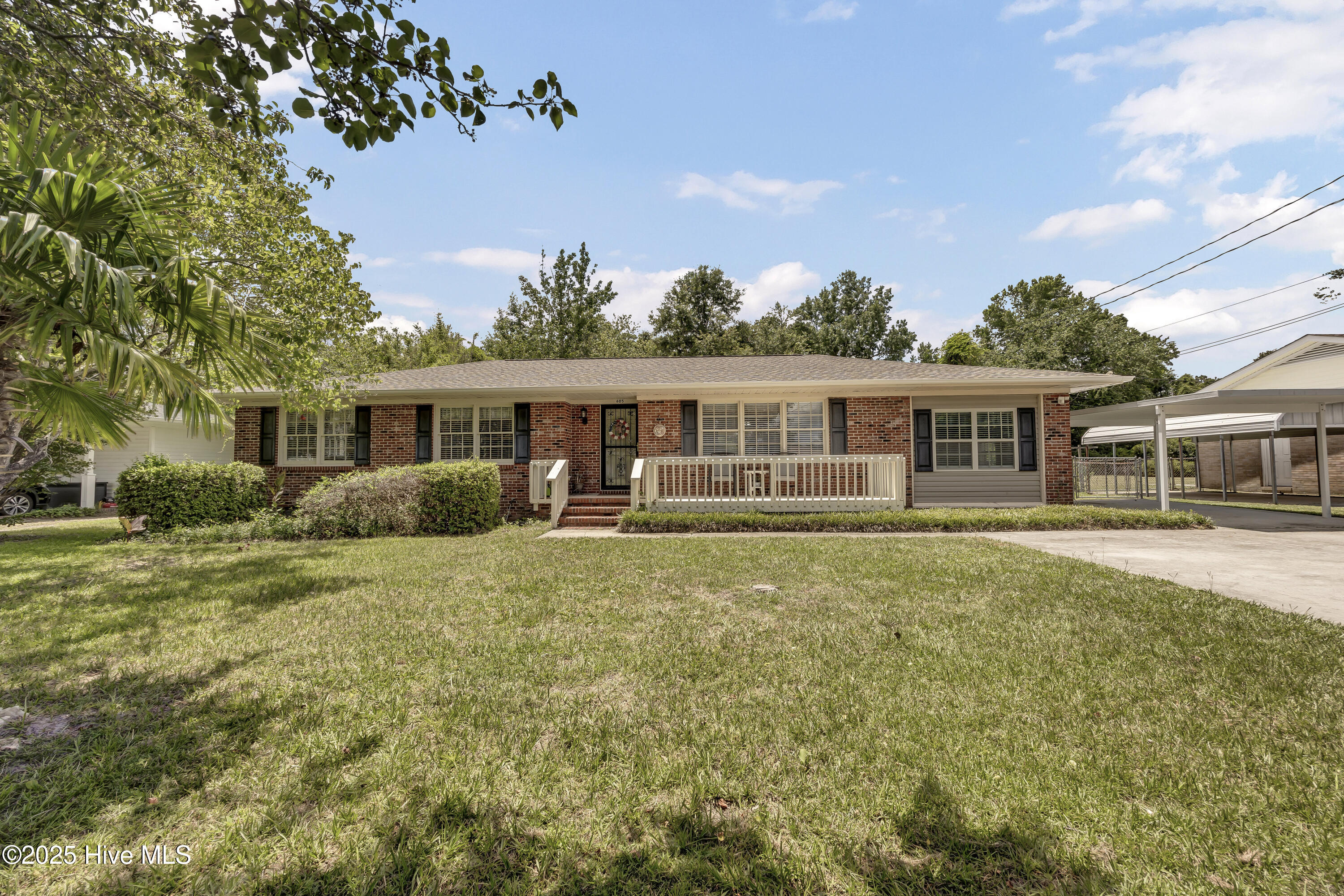 605 Mohican Trail Property Photo 1