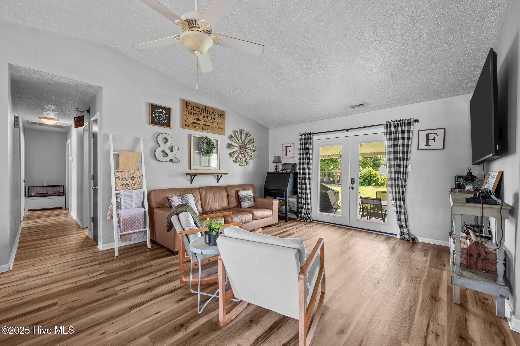 213 Ashwood Court Property Photo 4