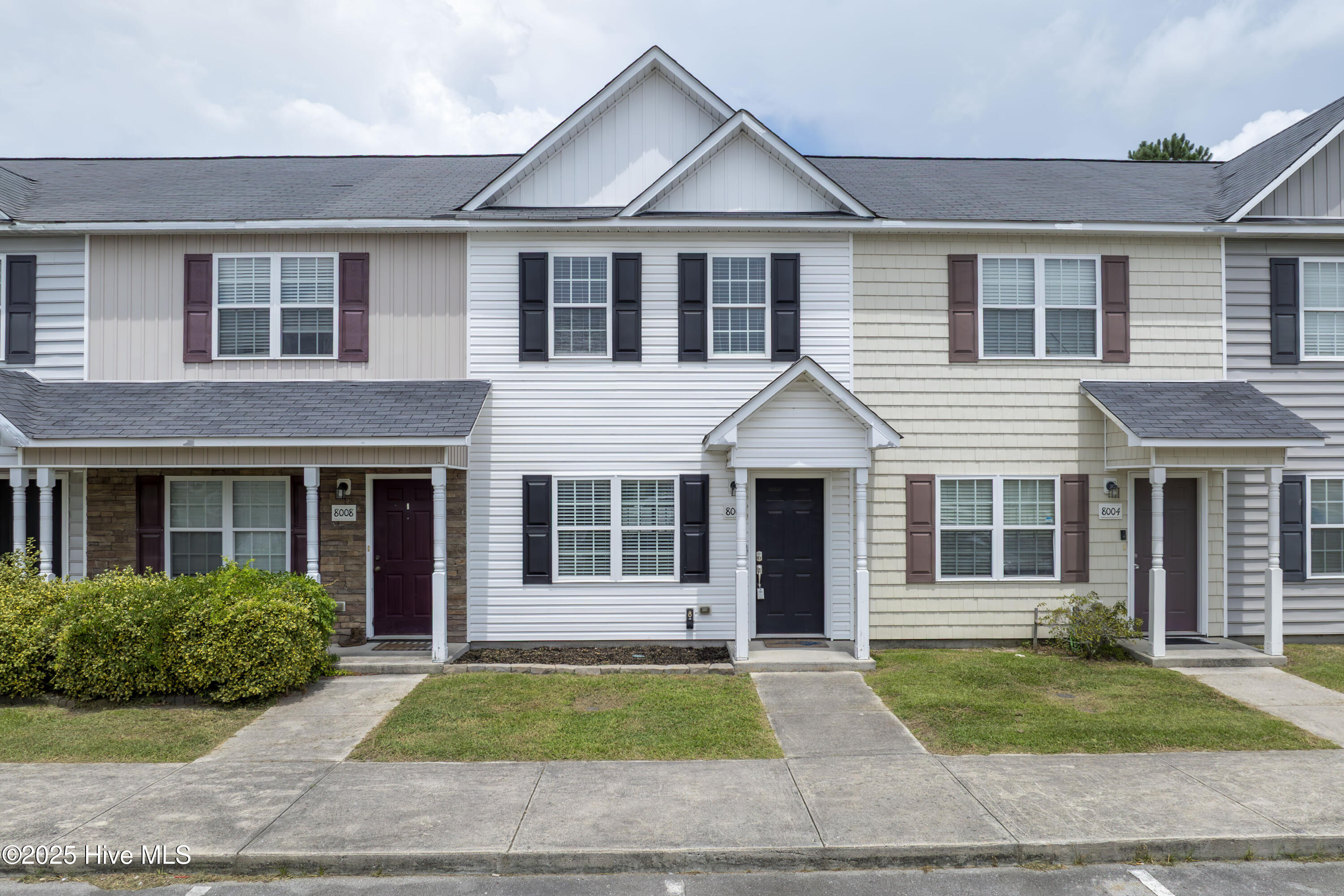 8006 Banister Loop Property Photo 1