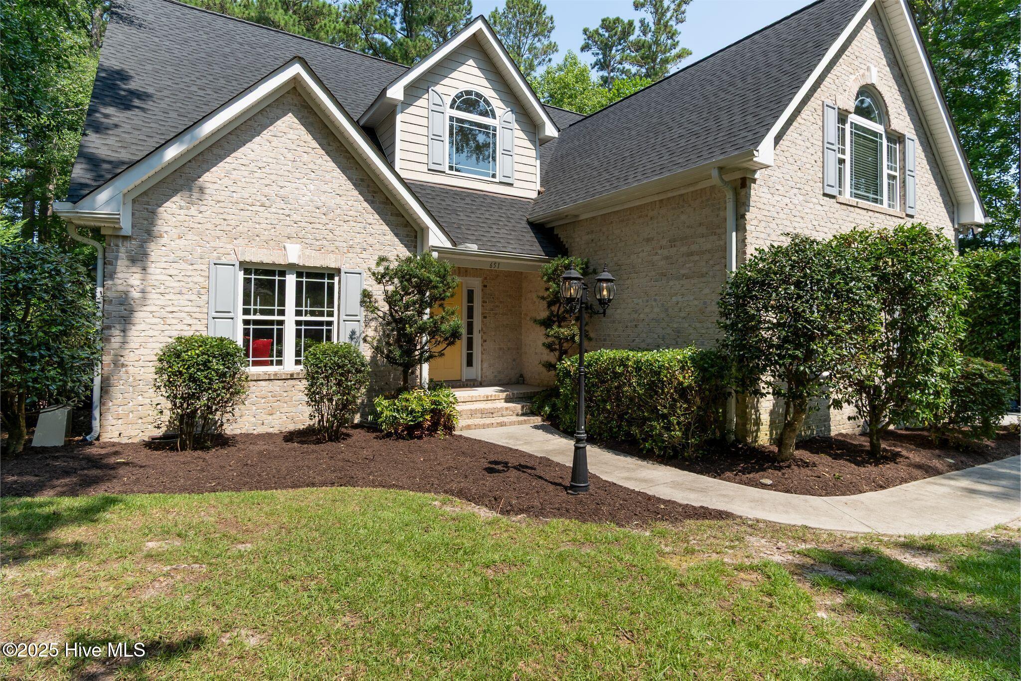 651 Ravenswood Road Property Photo 1