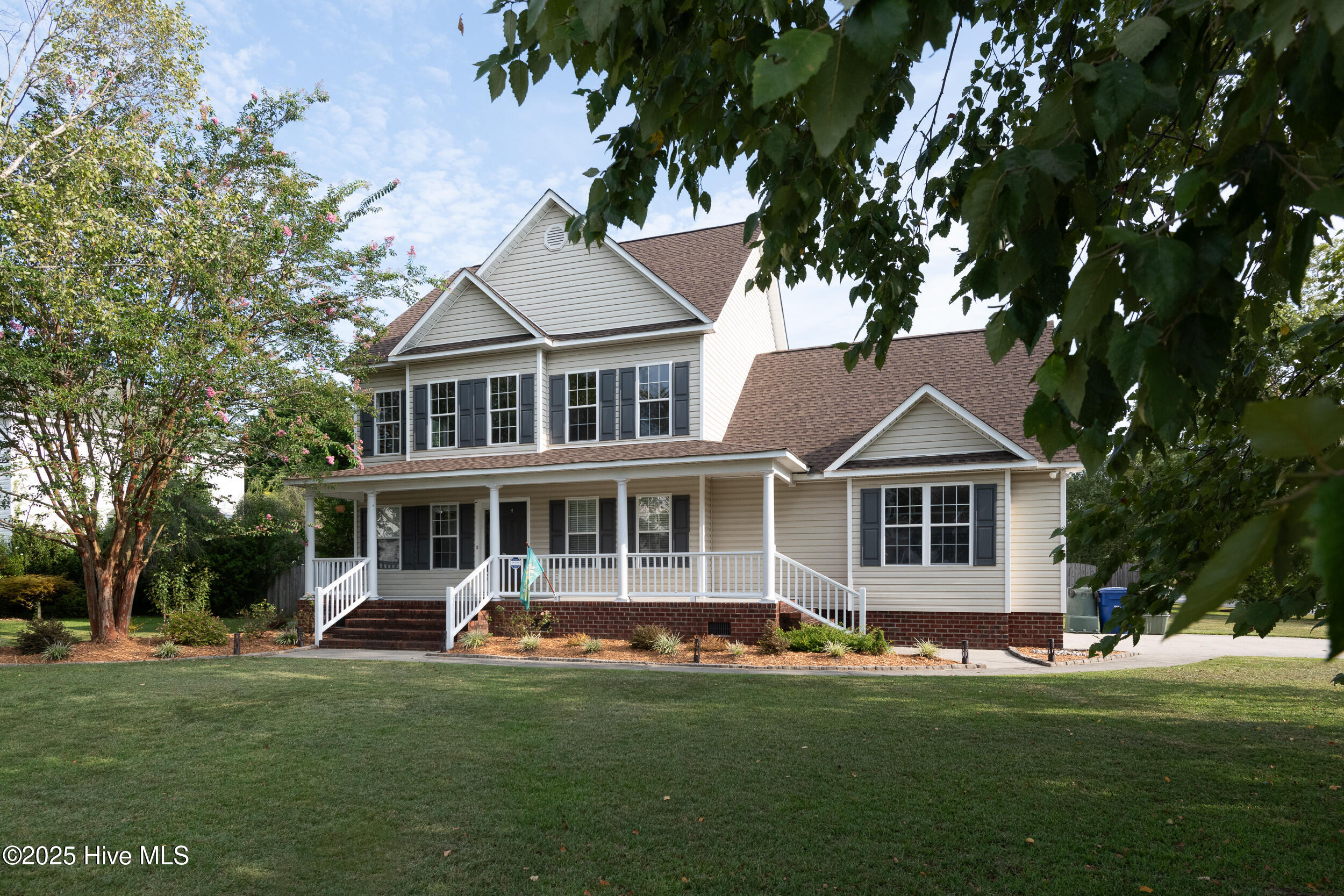209 White Oak Drive Property Photo 1