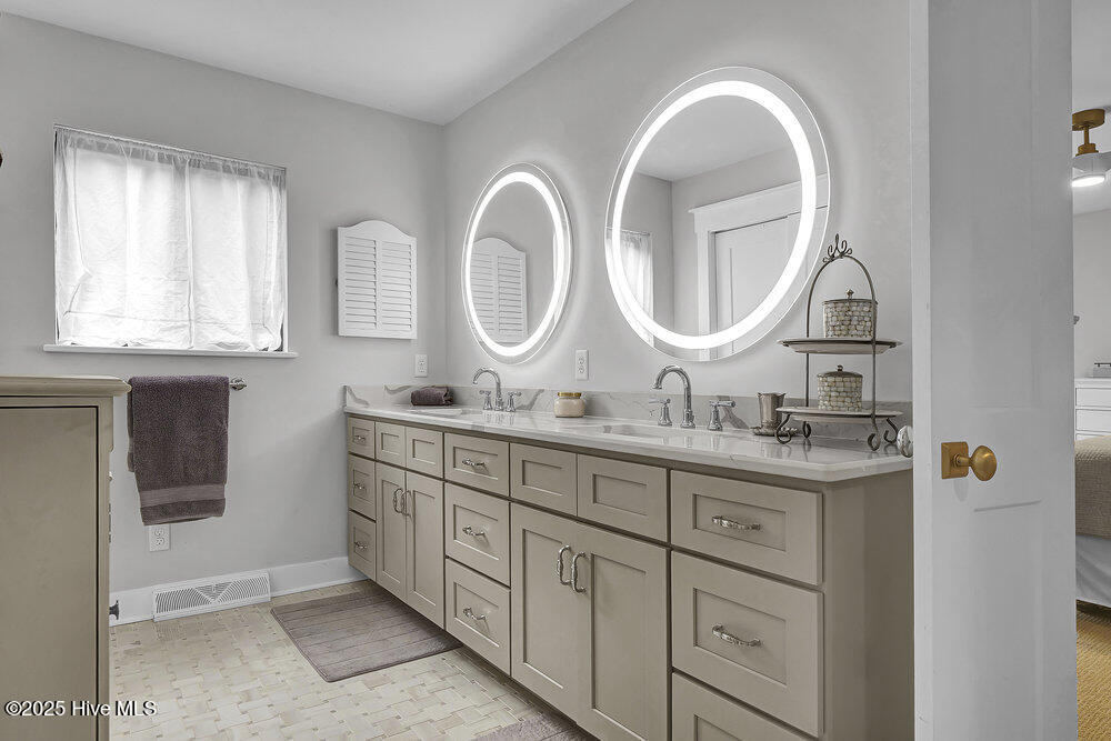 2306 New Orleans Place Property Photo 20