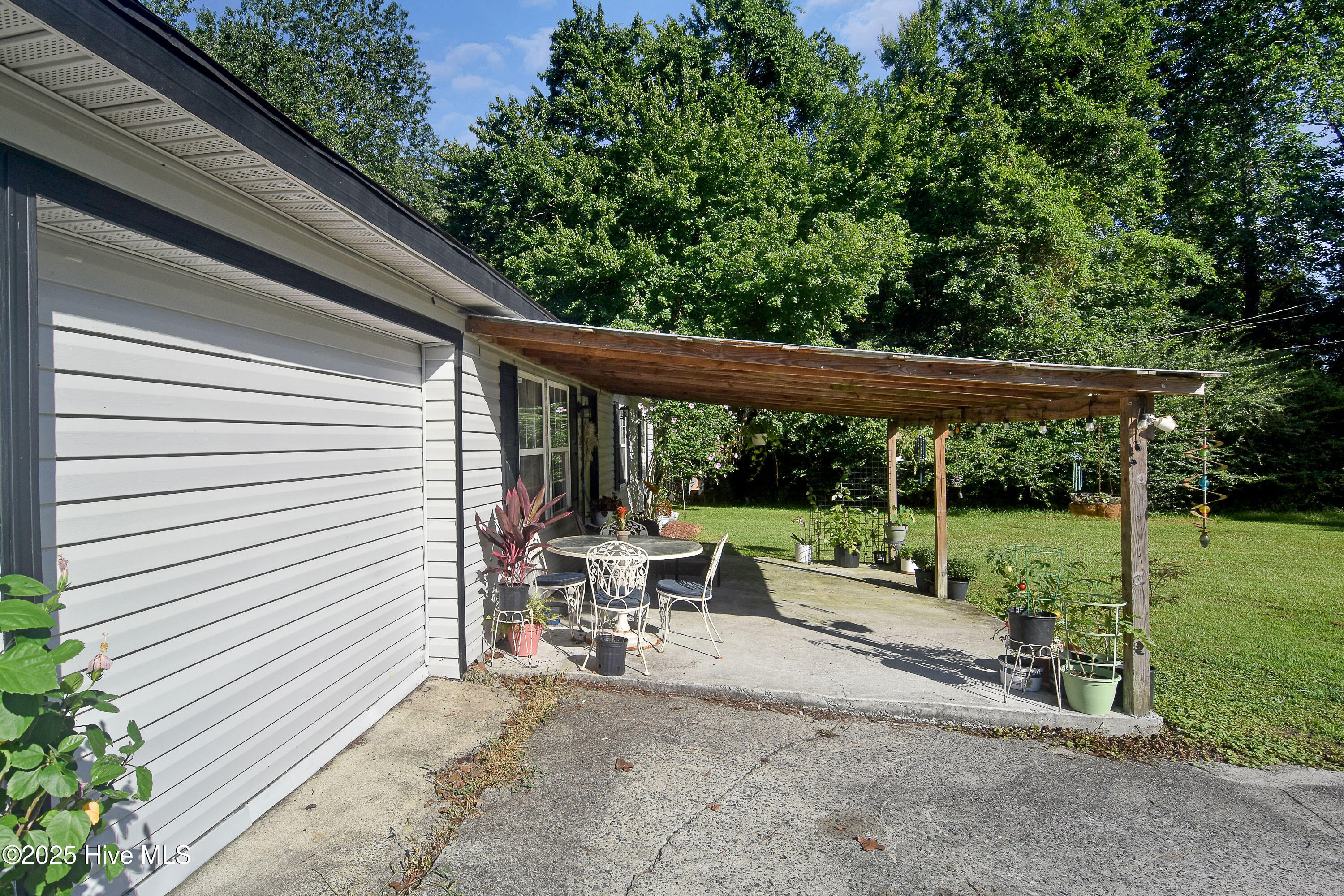 412 Dixon Road Property Photo 7