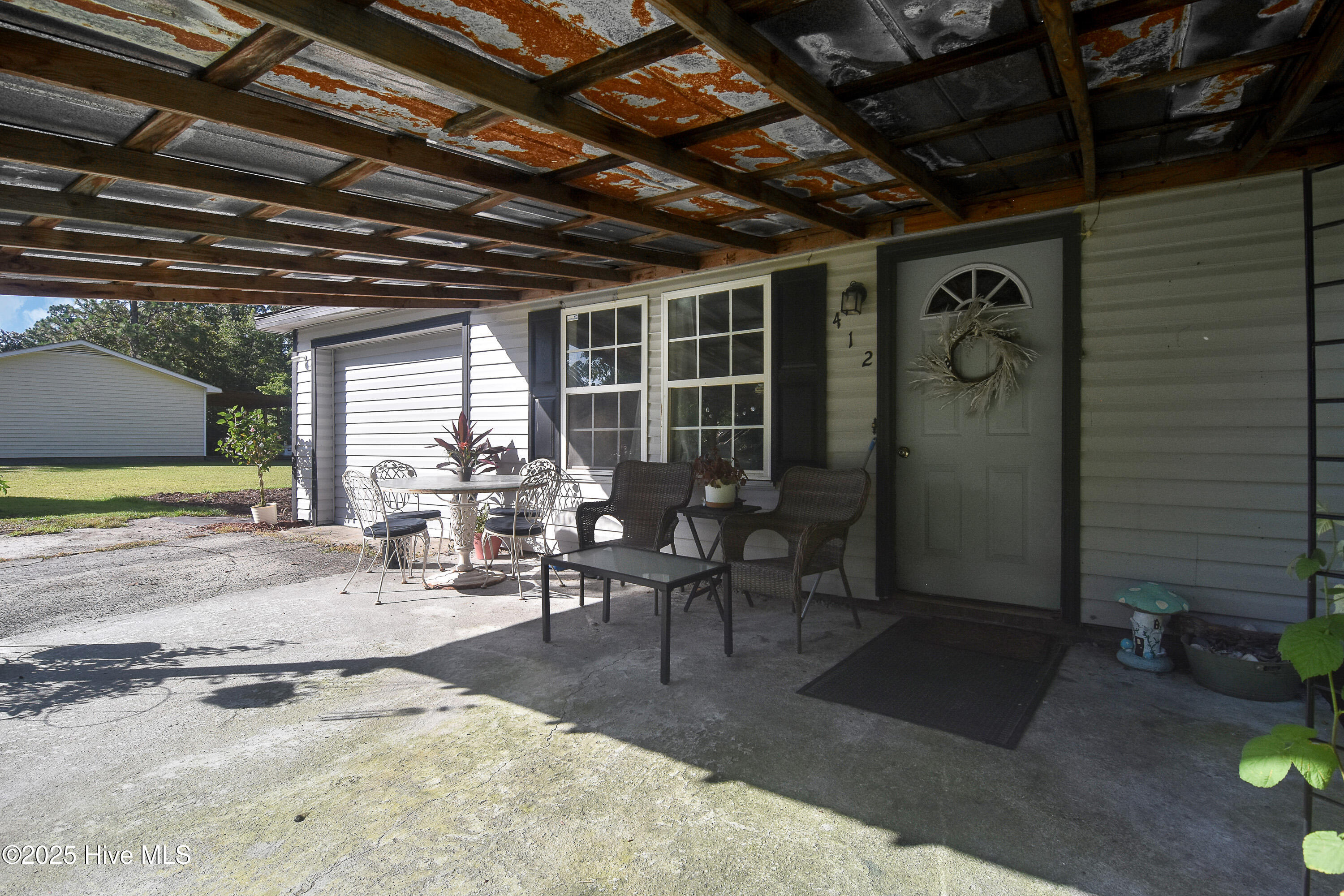 412 Dixon Road Property Photo 9
