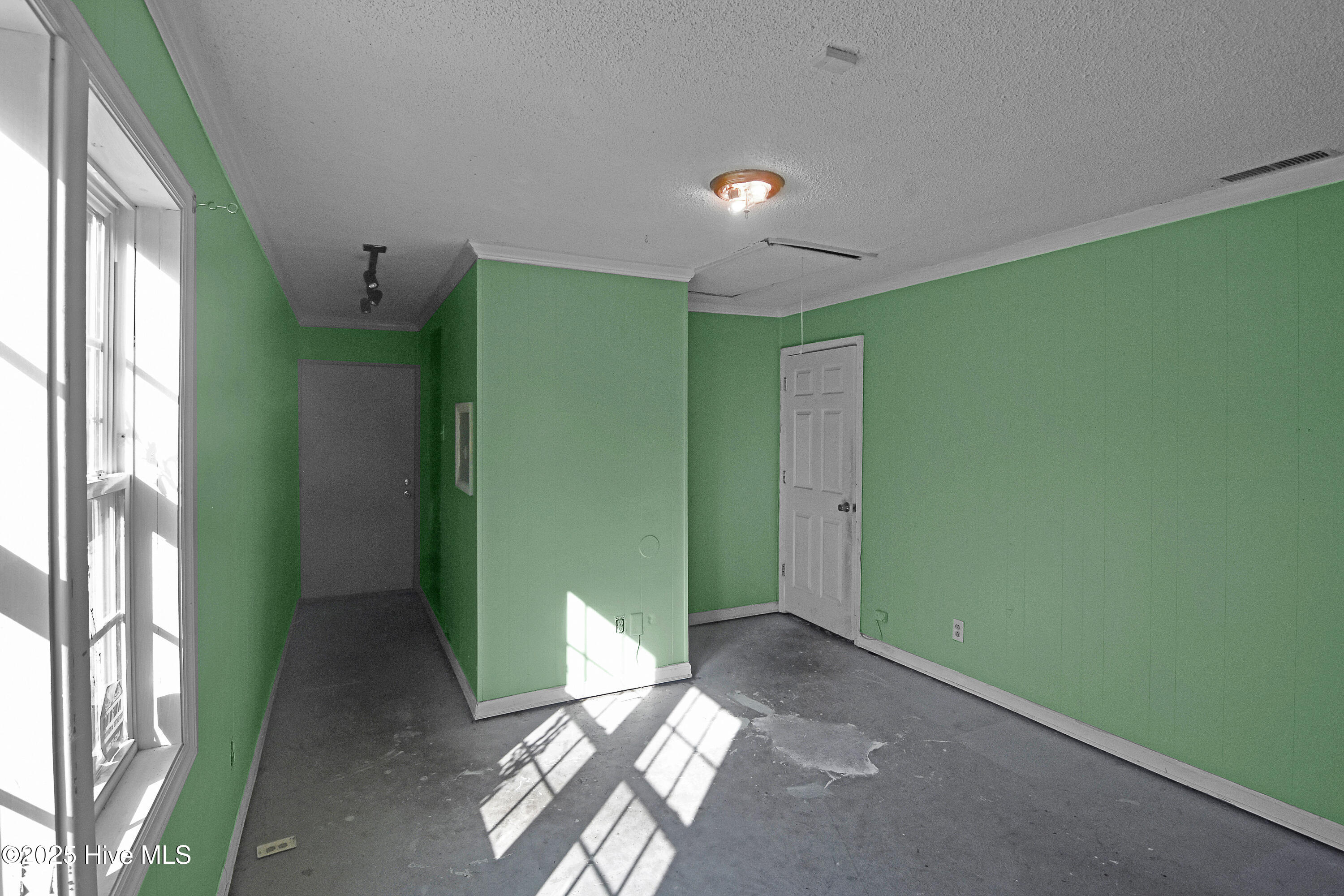412 Dixon Road Property Photo 15