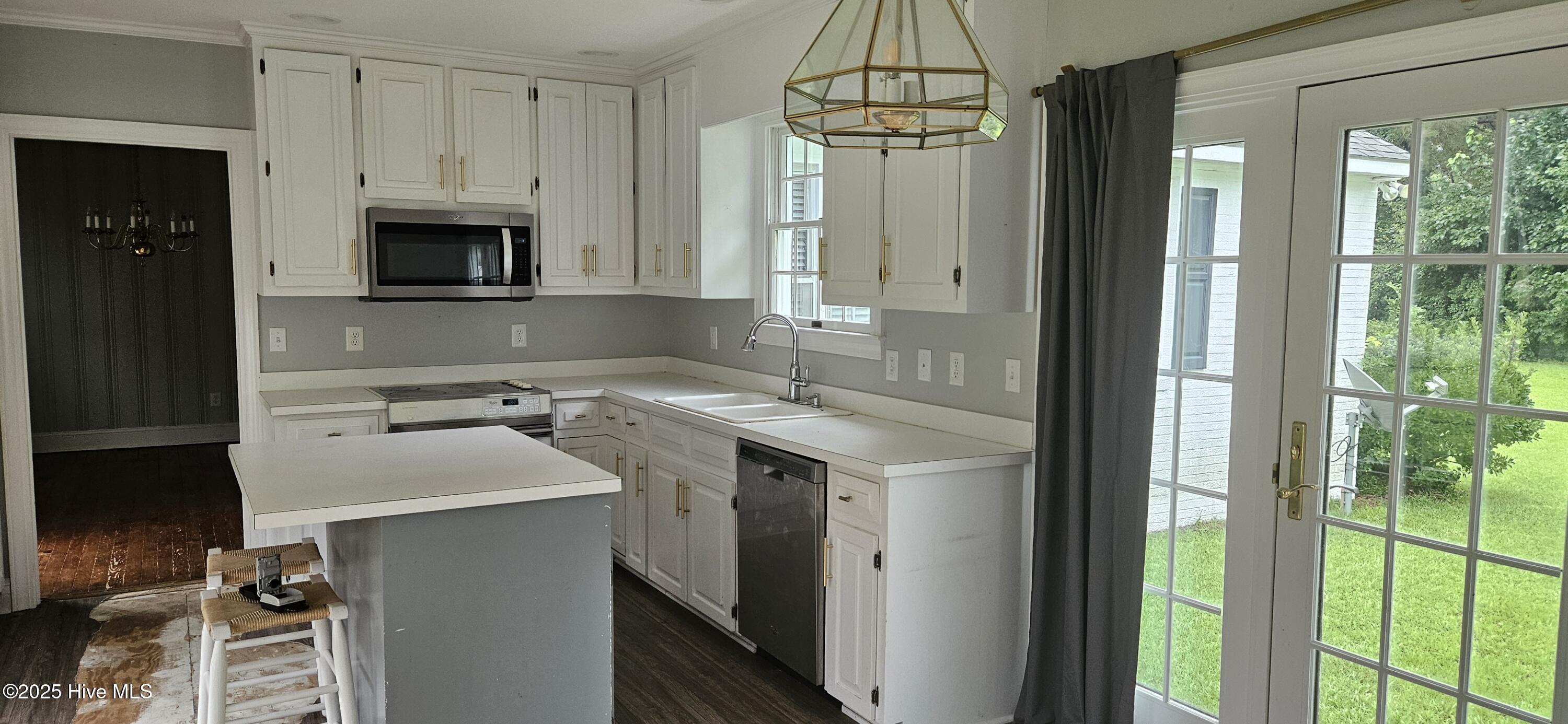 907 Raleigh Road Property Photo 4