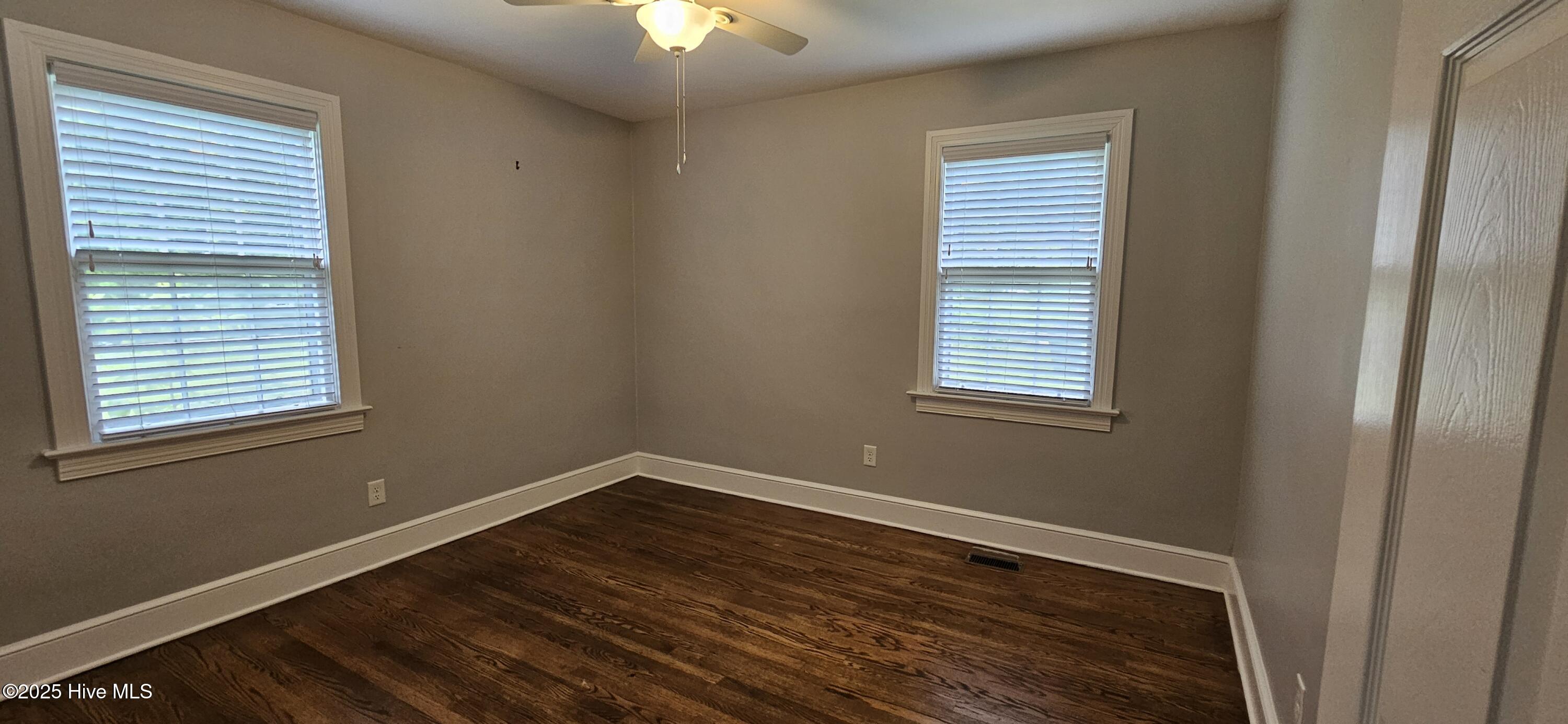 907 Raleigh Road Property Photo 11