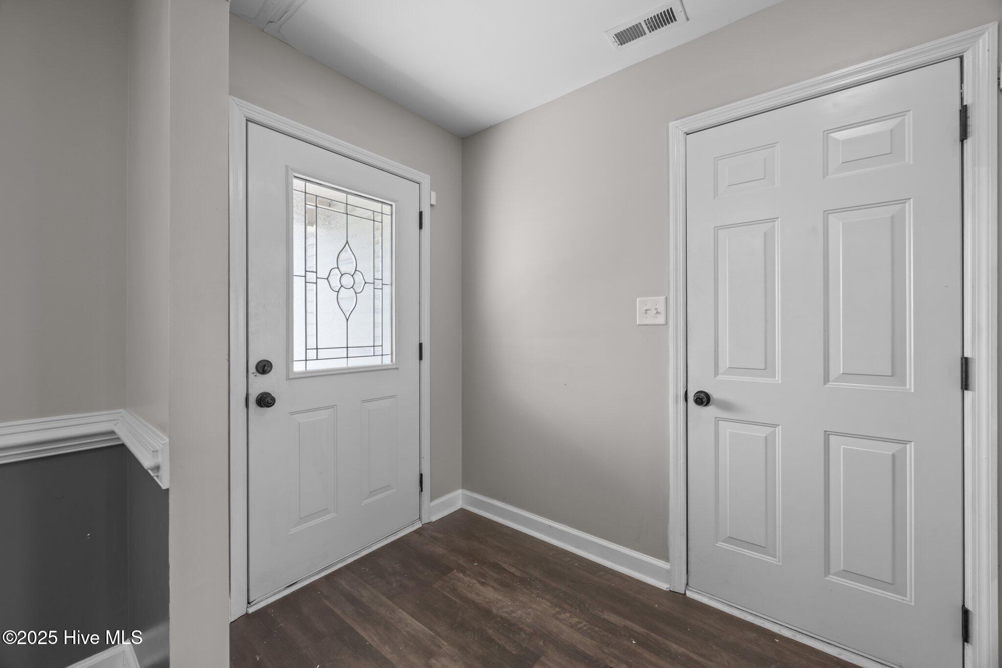 100 Shallow Court Property Photo 4