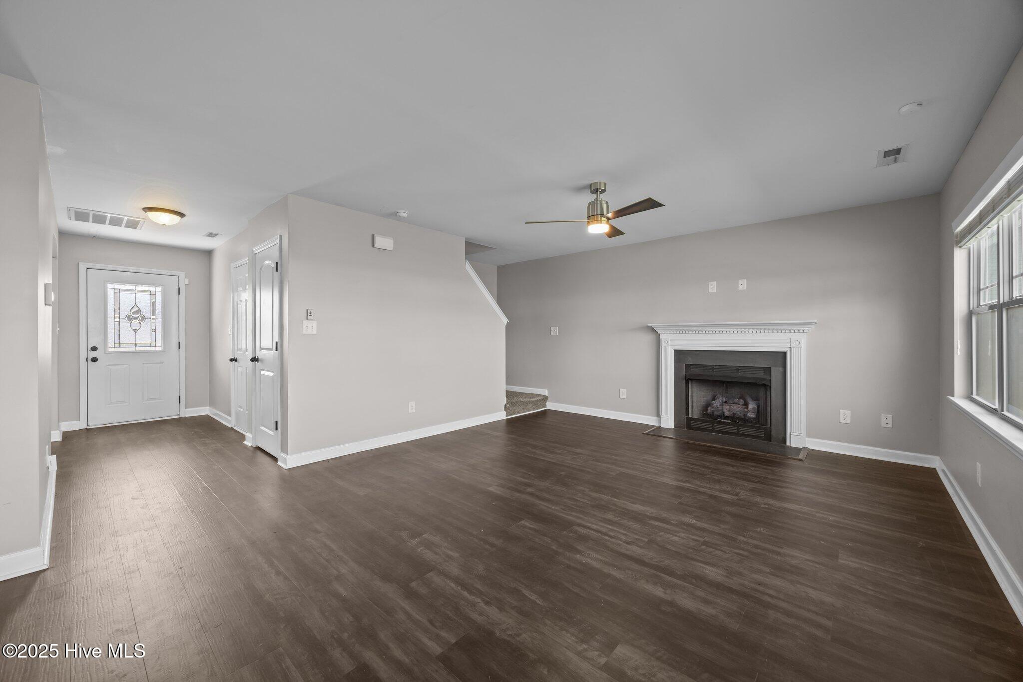 100 Shallow Court Property Photo 7