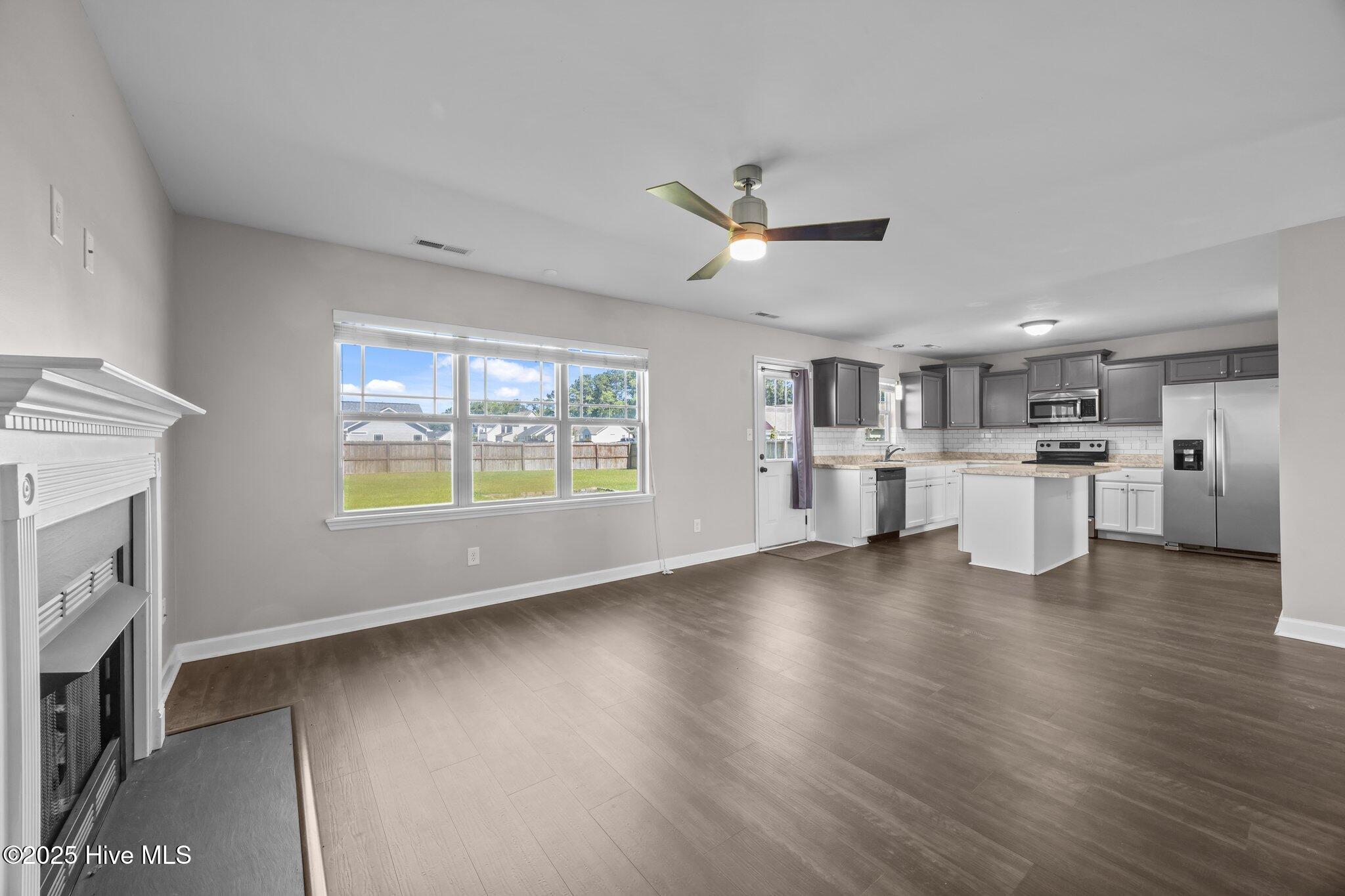 100 Shallow Court Property Photo 8