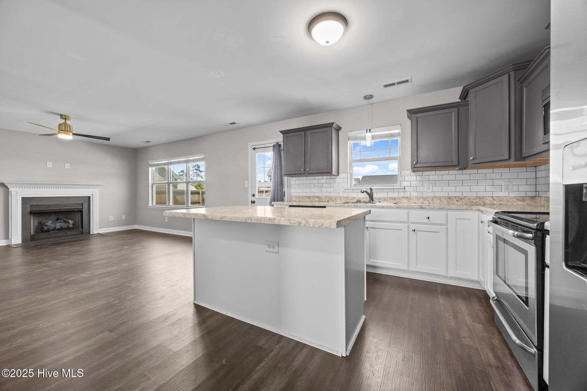 100 Shallow Court Property Photo 9