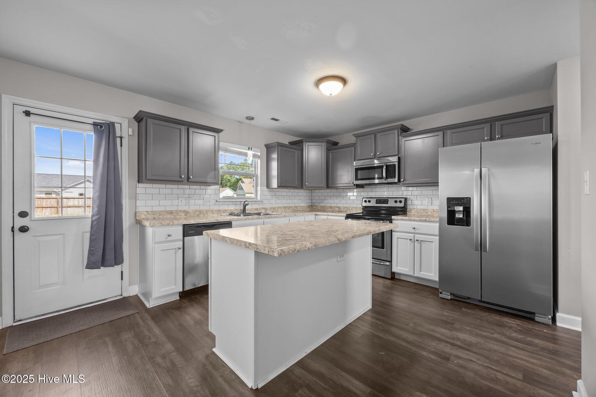 100 Shallow Court Property Photo 10