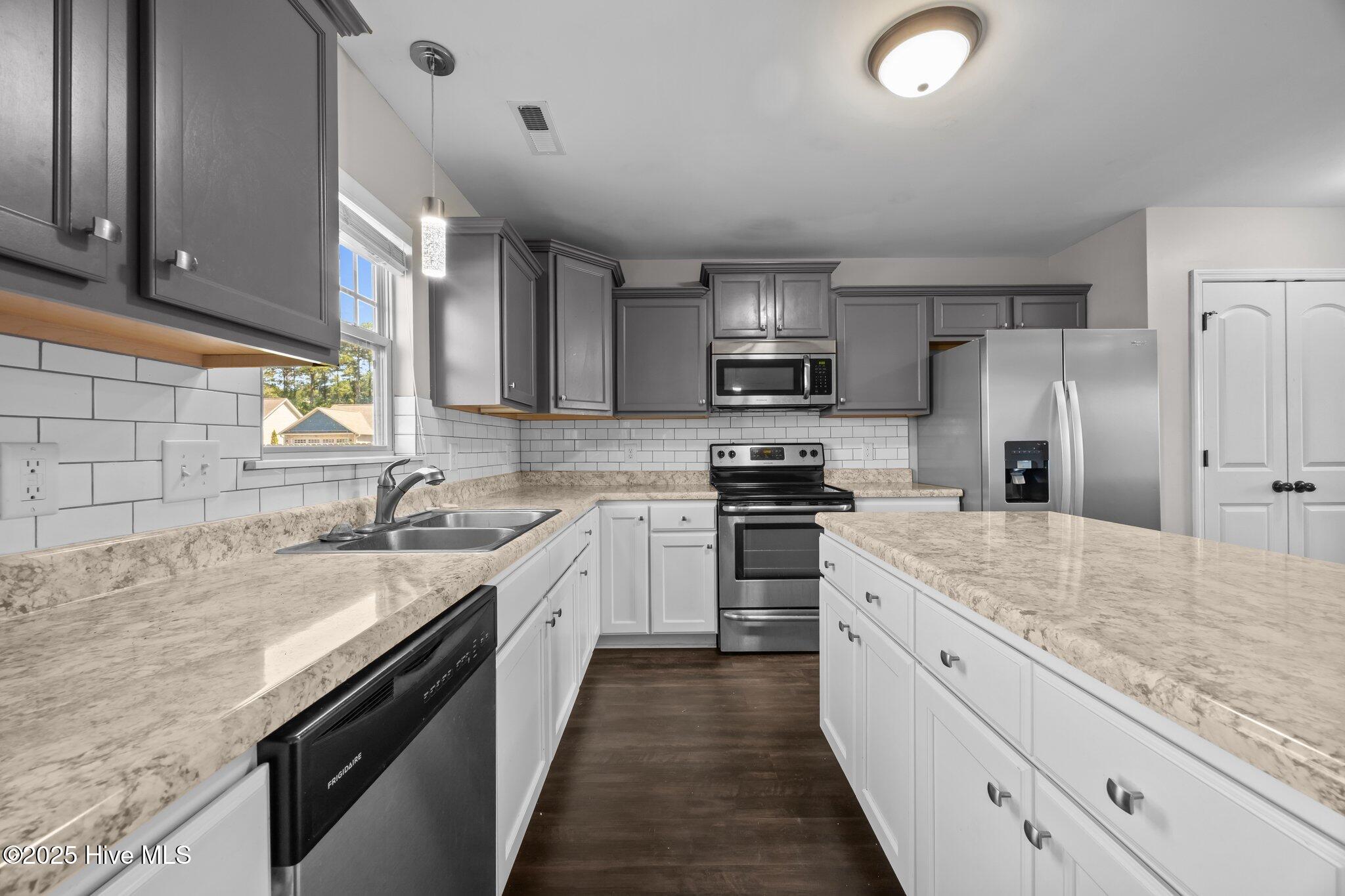 100 Shallow Court Property Photo 11