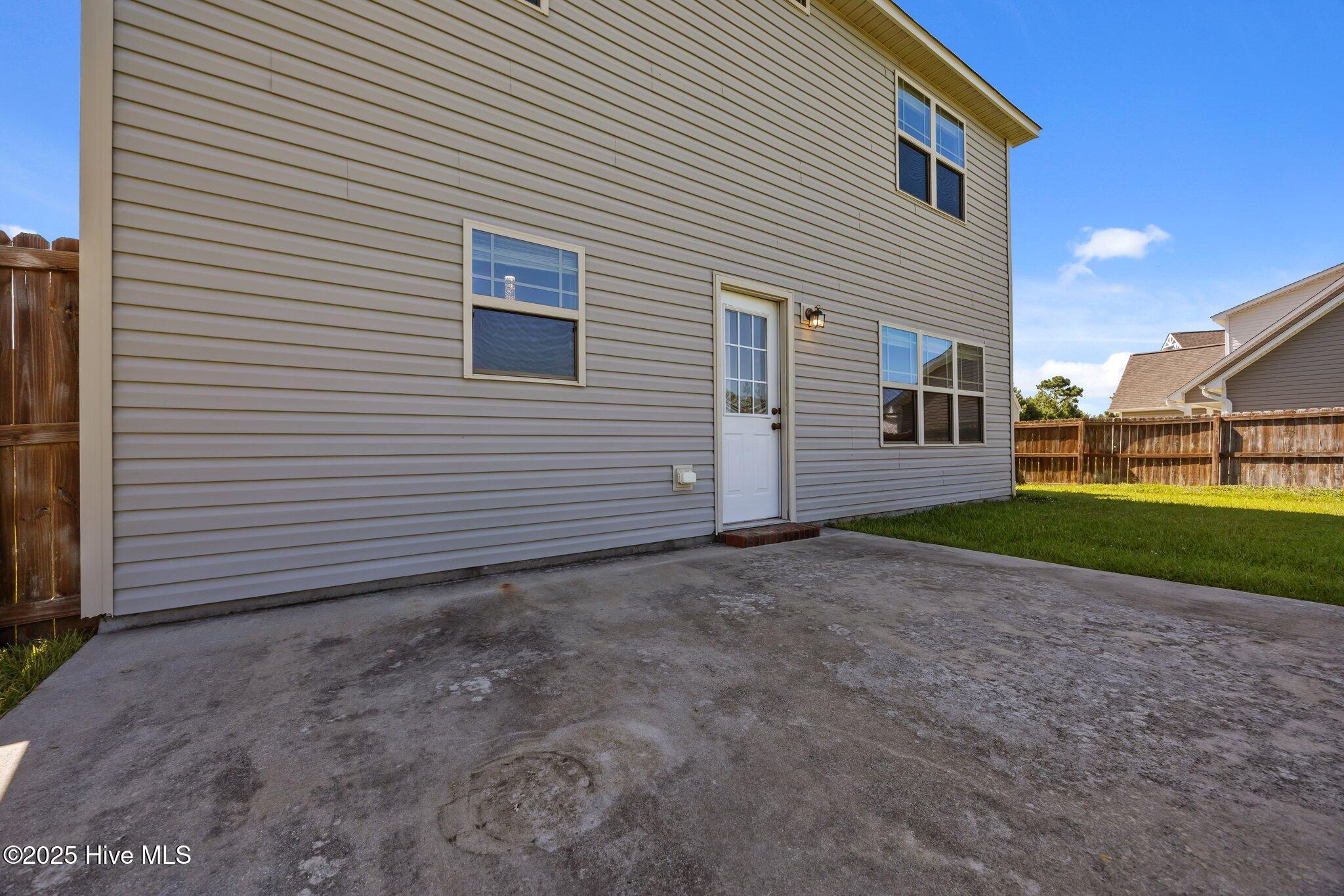 100 Shallow Court Property Photo 25