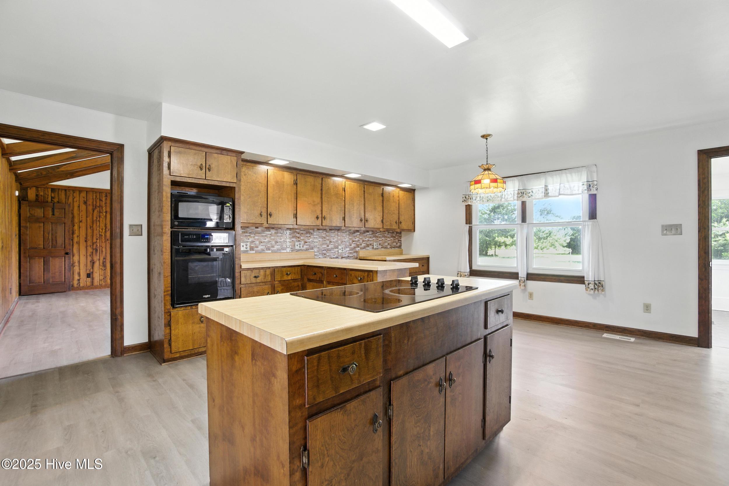160 Upton Road Property Photo 19
