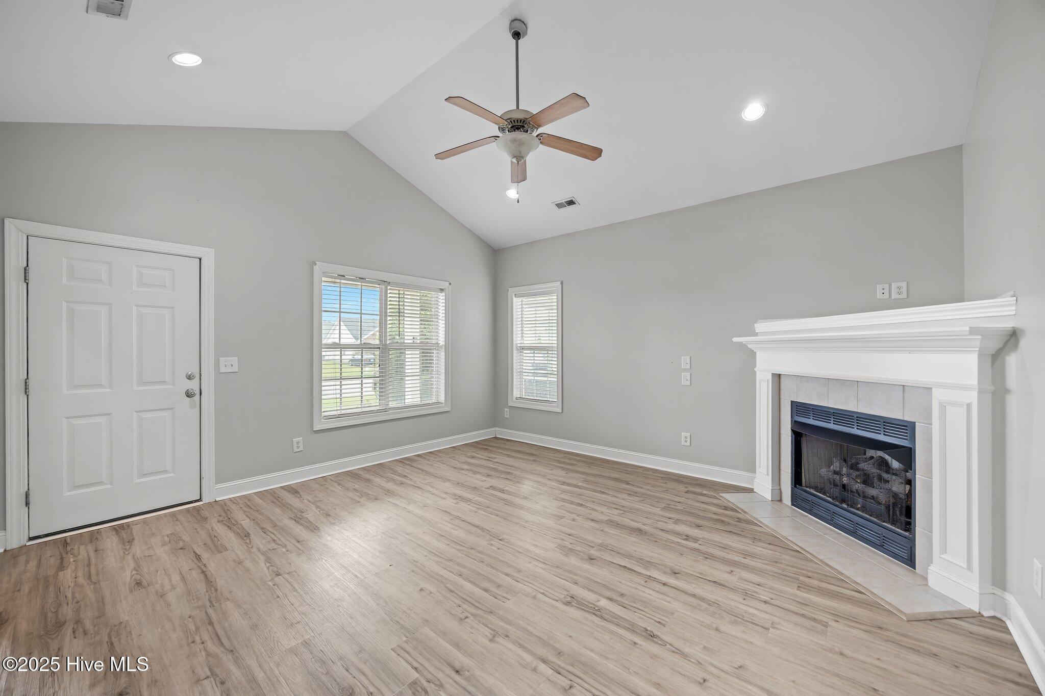 2200 Brookville Drive B Property Photo 9
