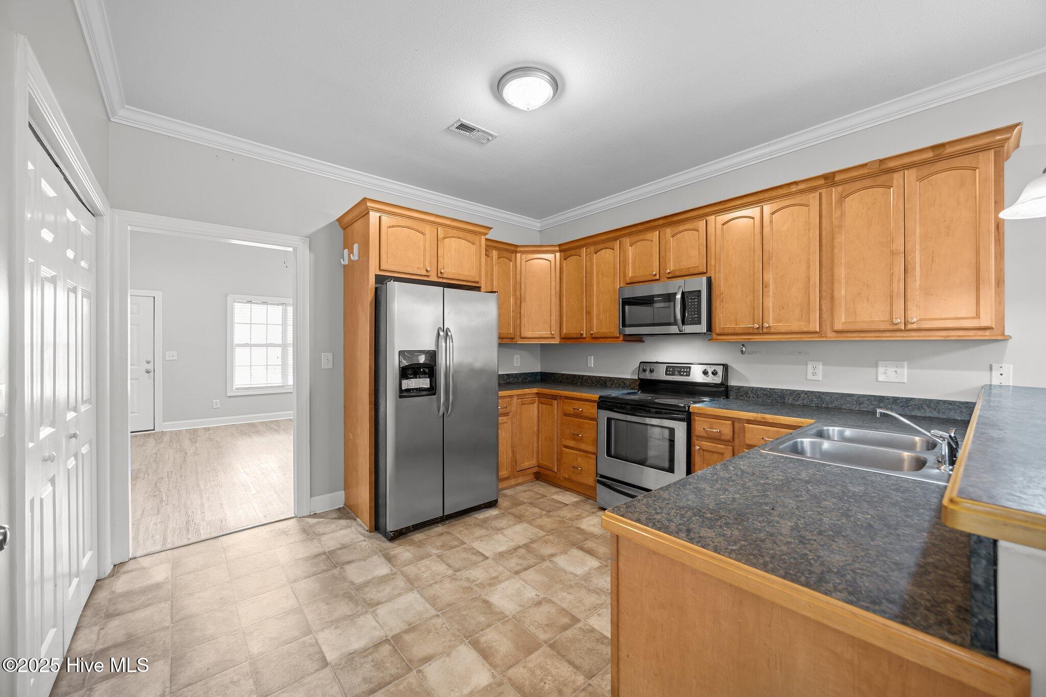 2200 Brookville Drive B Property Photo 14