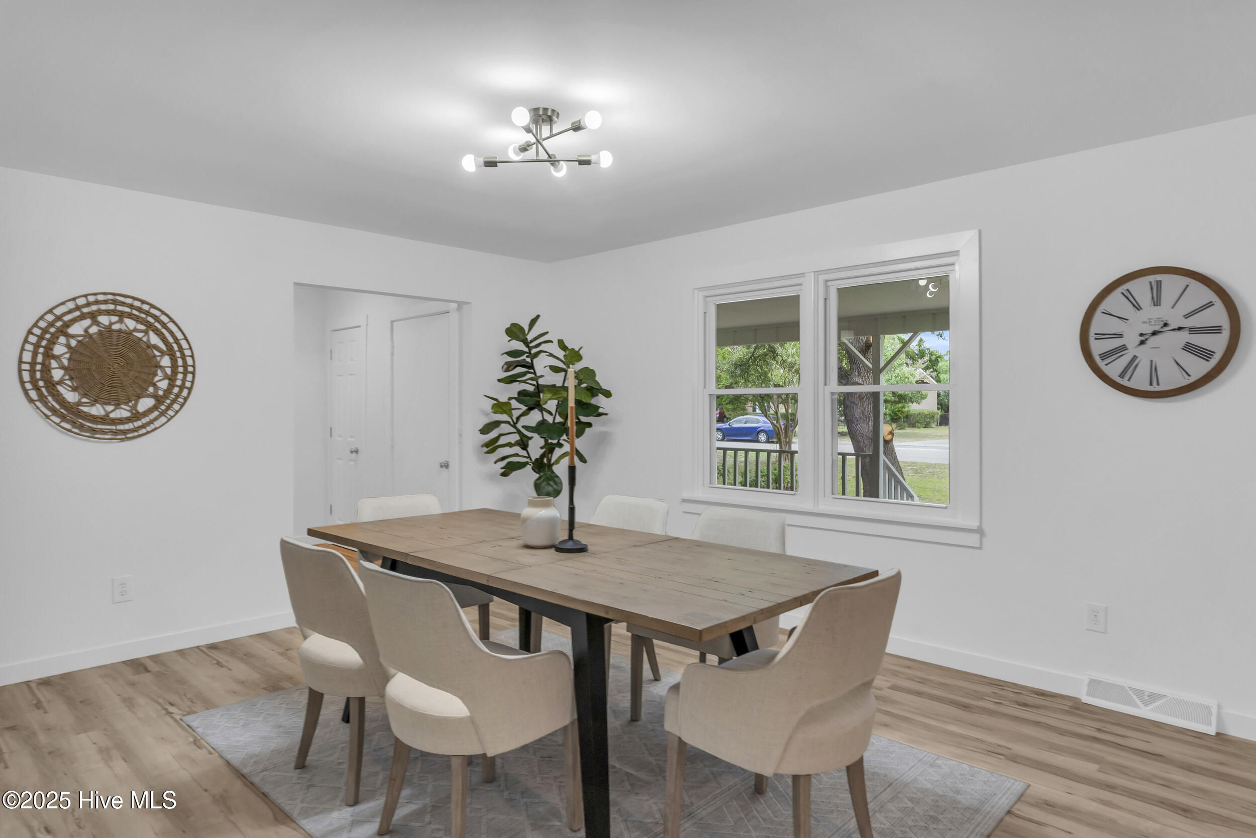 4934 Pleasant Oaks Drive Property Photo 15