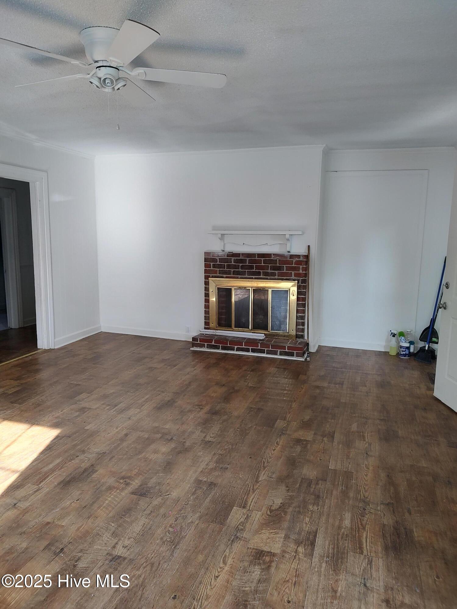103 E James Street Property Photo 5