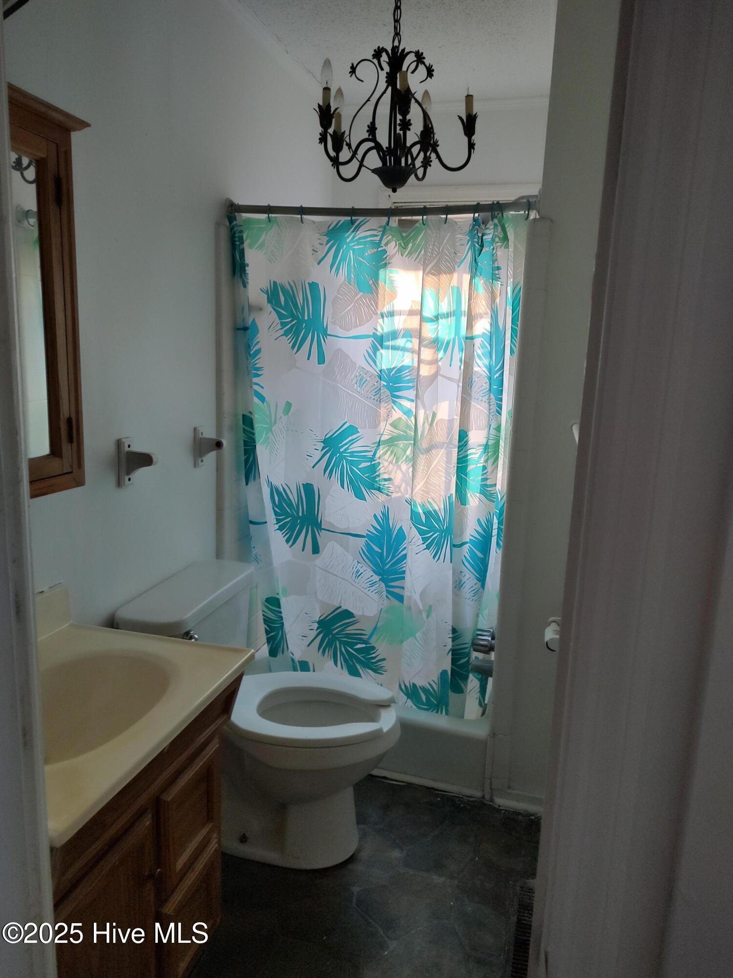 103 E James Street Property Photo 8