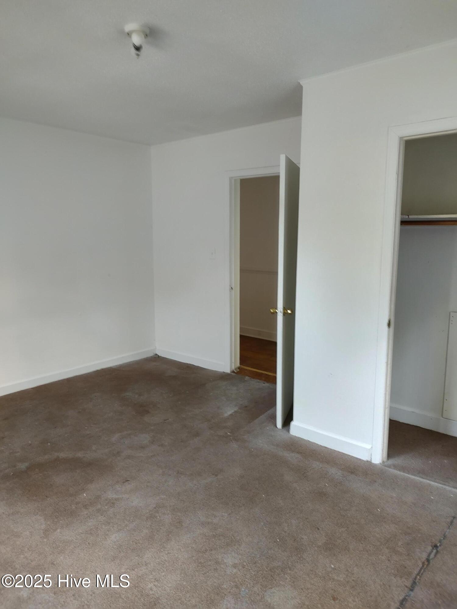103 E James Street Property Photo 9
