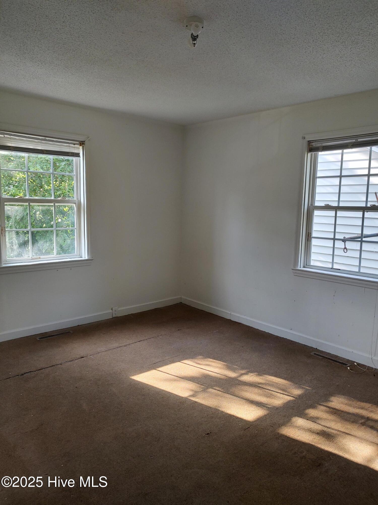 103 E James Street Property Photo 10