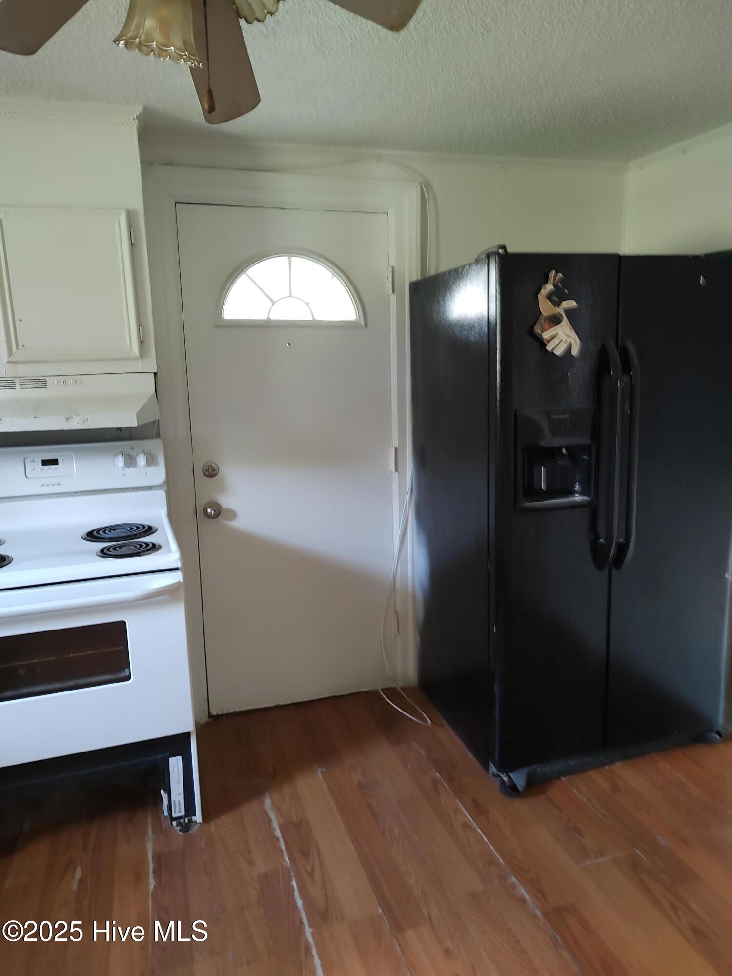 103 E James Street Property Photo 14