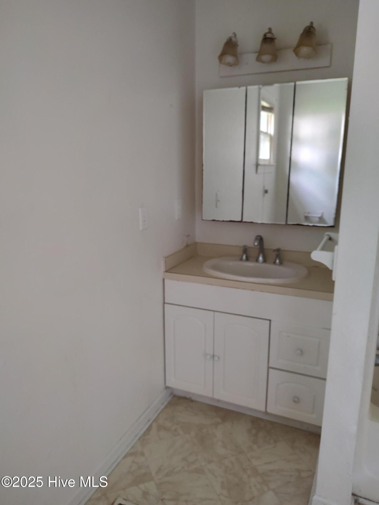 103 E James Street Property Photo 18