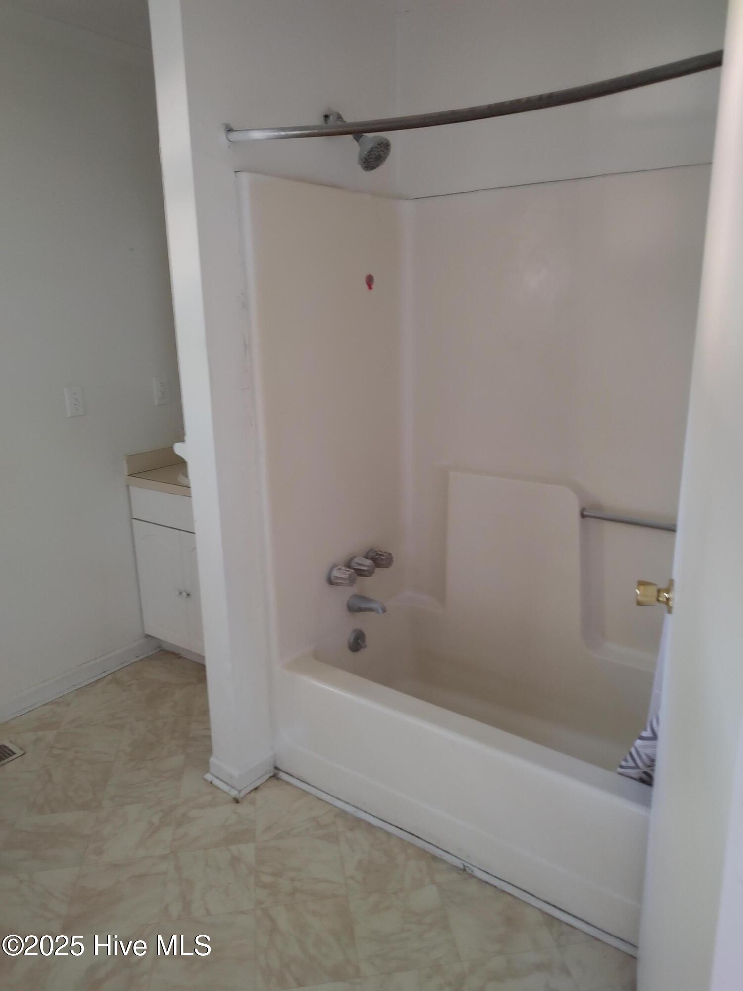 103 E James Street Property Photo 19