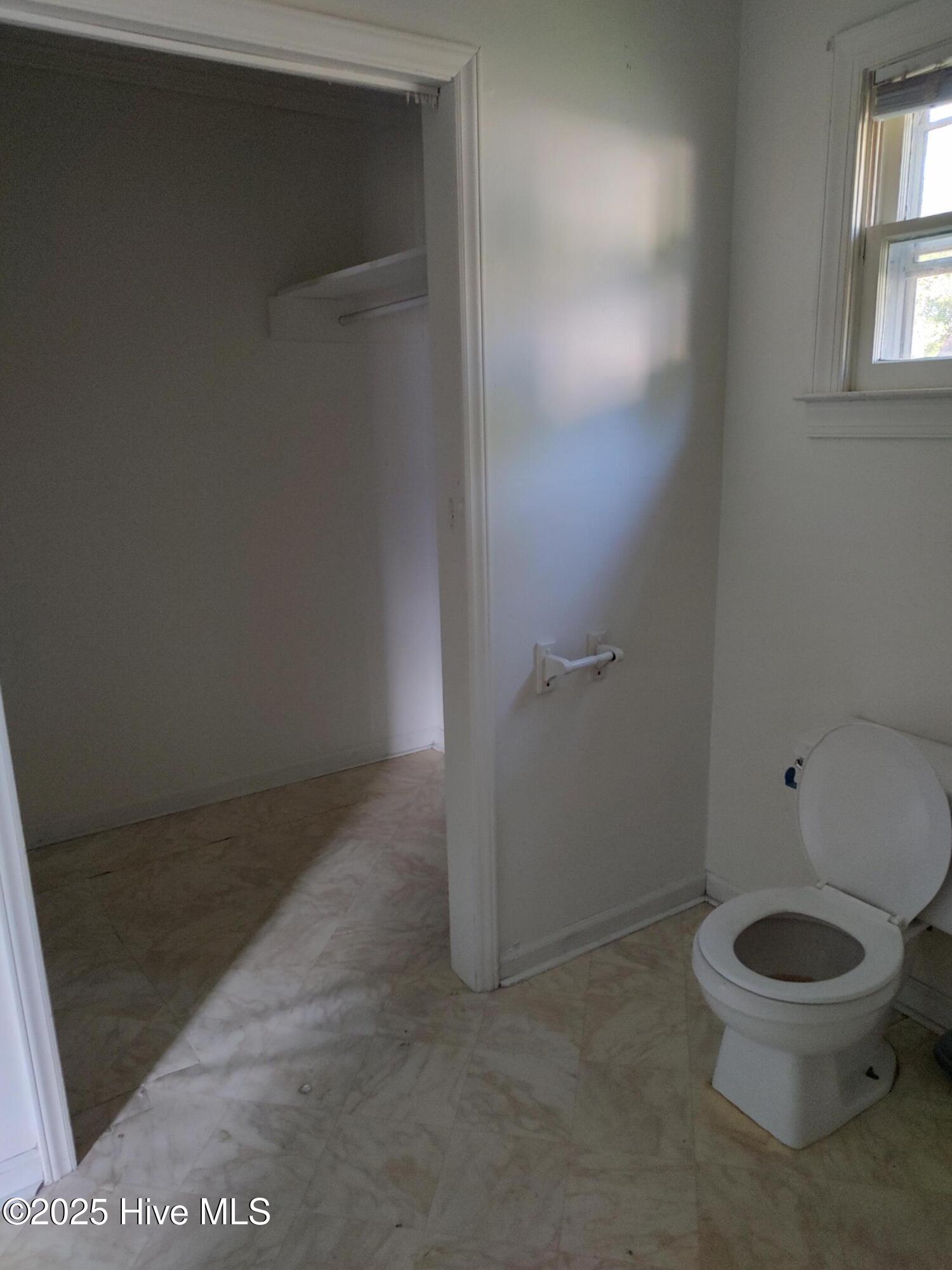 103 E James Street Property Photo 20