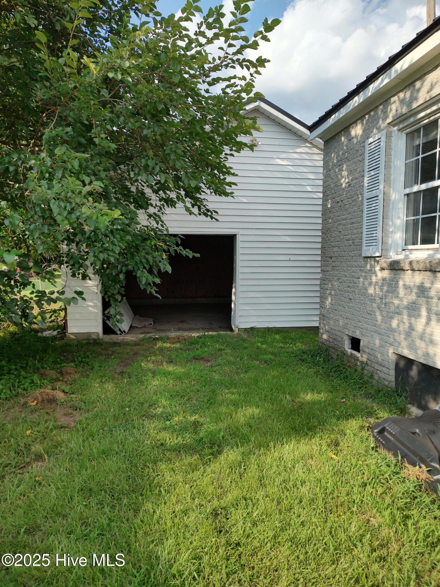 103 E James Street Property Photo 22