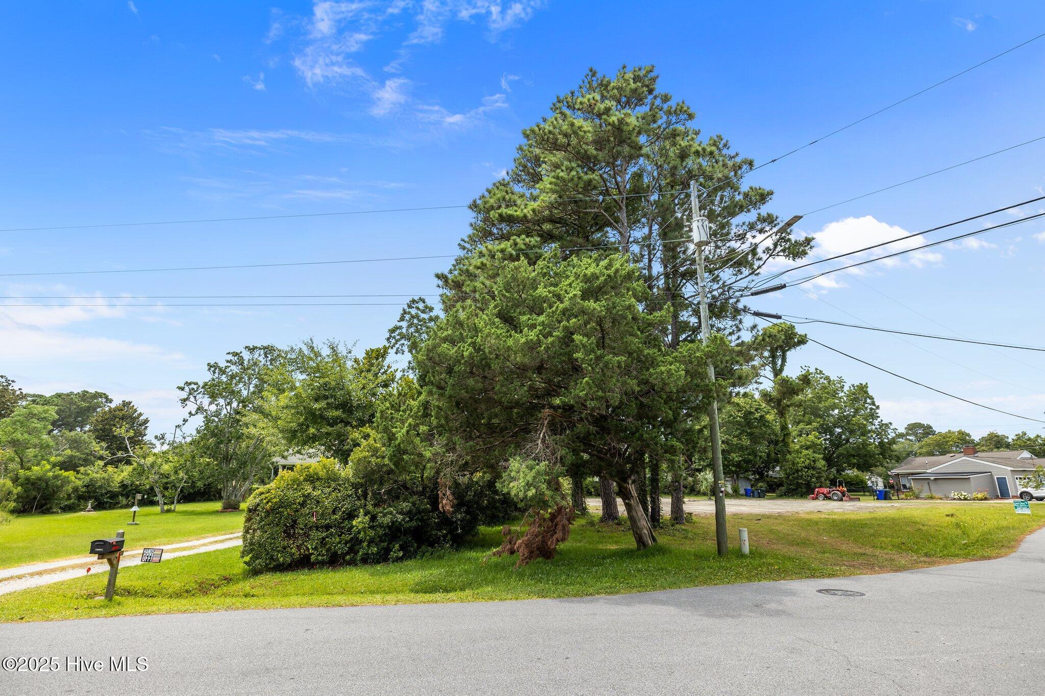 201 Sherwood Boulevard Property Photo 7