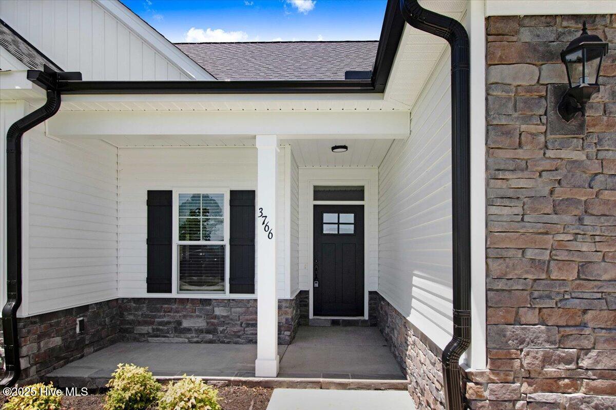 3766 Huntcliff Drive Property Photo 4