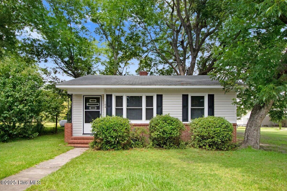 104 S Walnut Street Property Photo 1