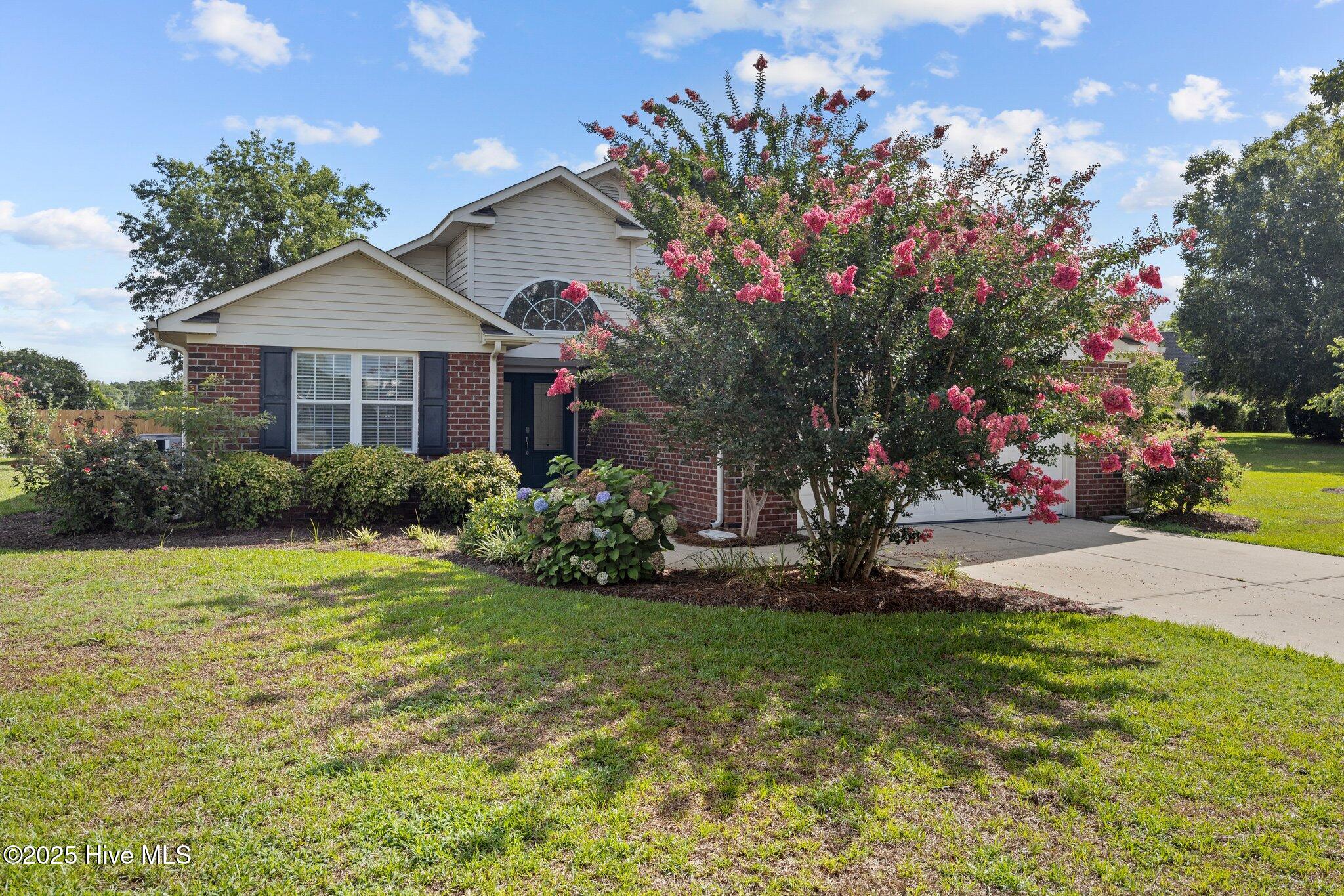 100 Iverson Lane Property Photo 1
