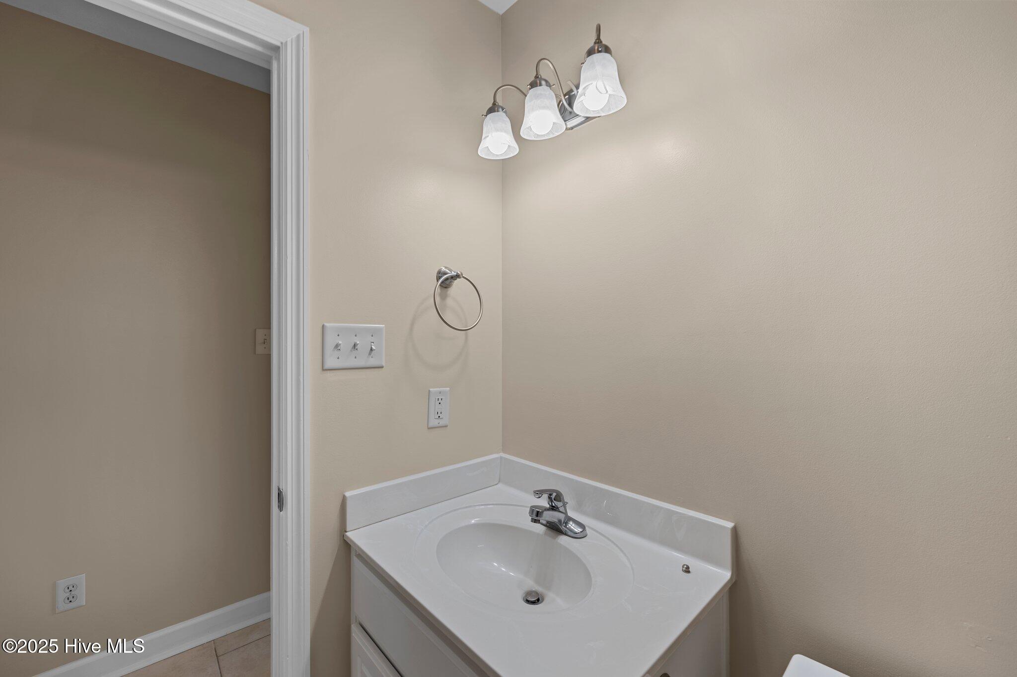 100 Iverson Lane Property Photo 6