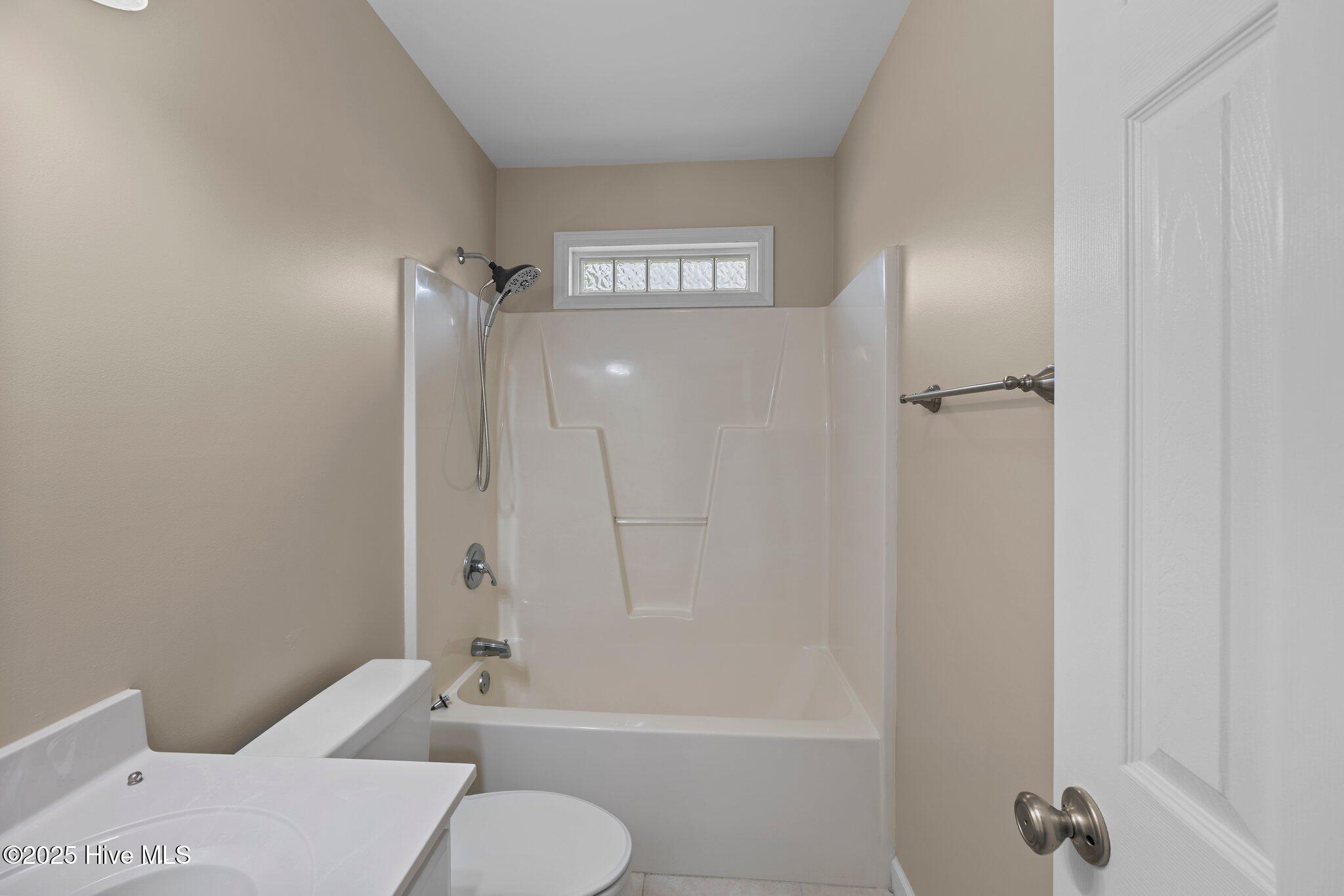 100 Iverson Lane Property Photo 7