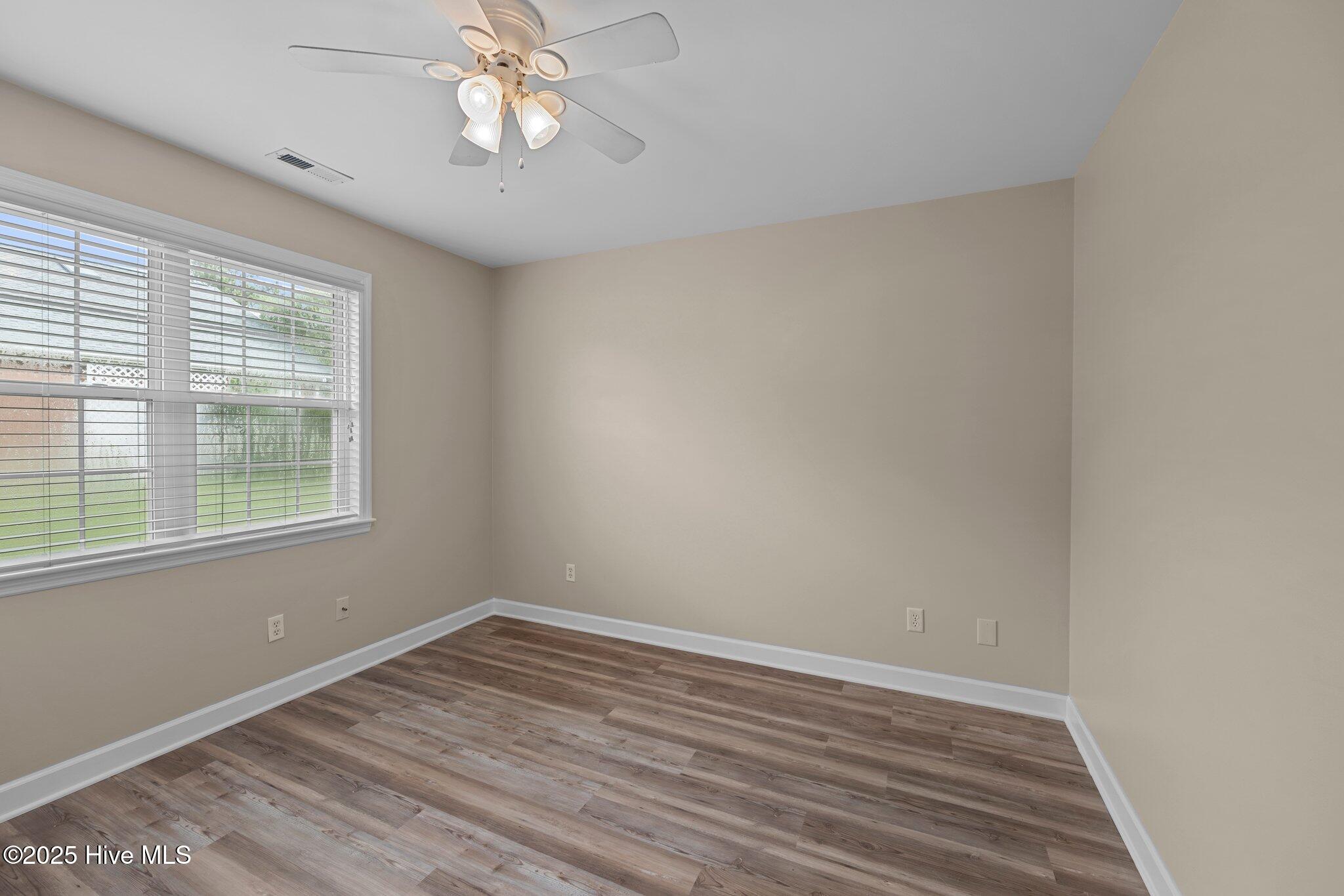 100 Iverson Lane Property Photo 8